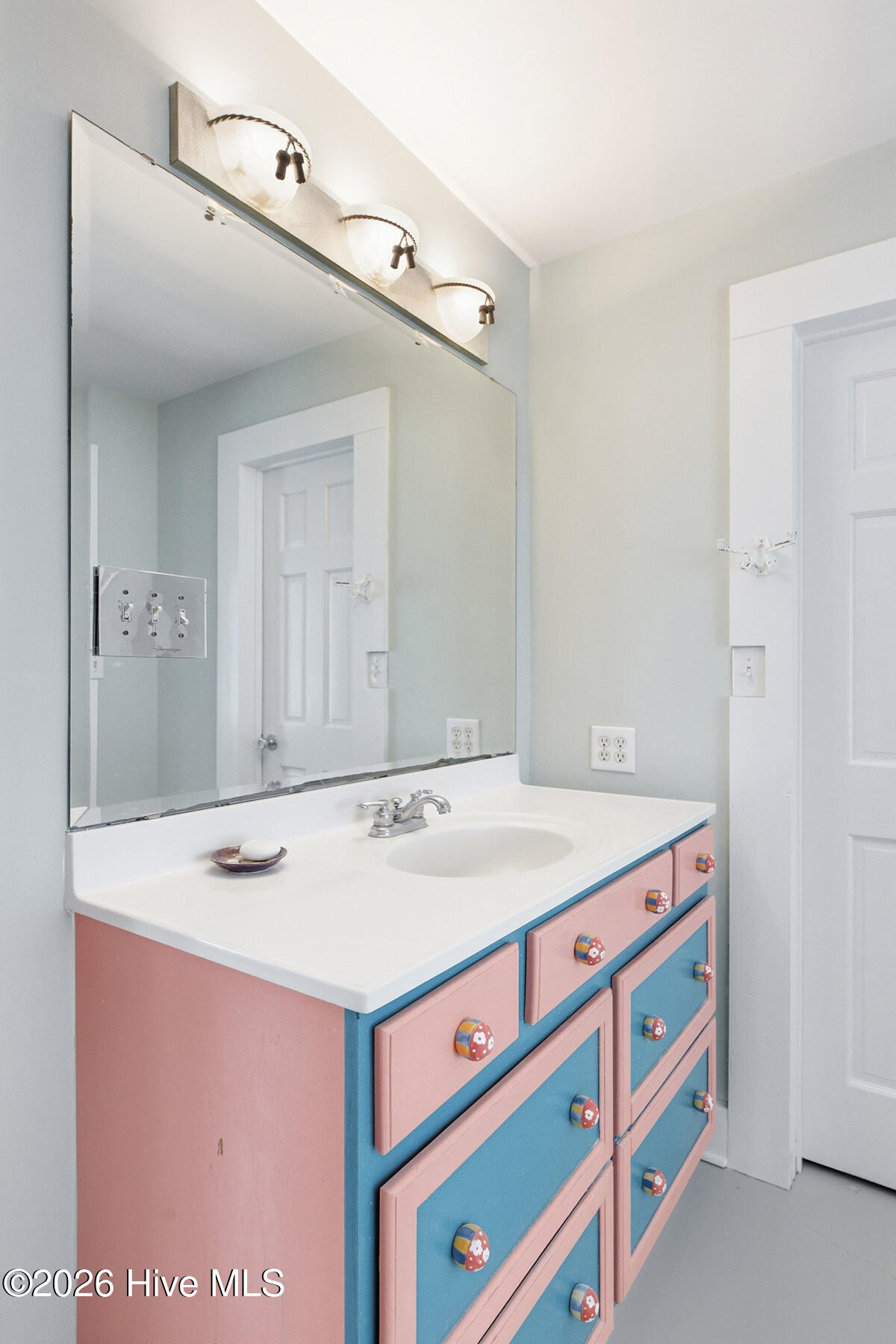 100566391 | Photo 26