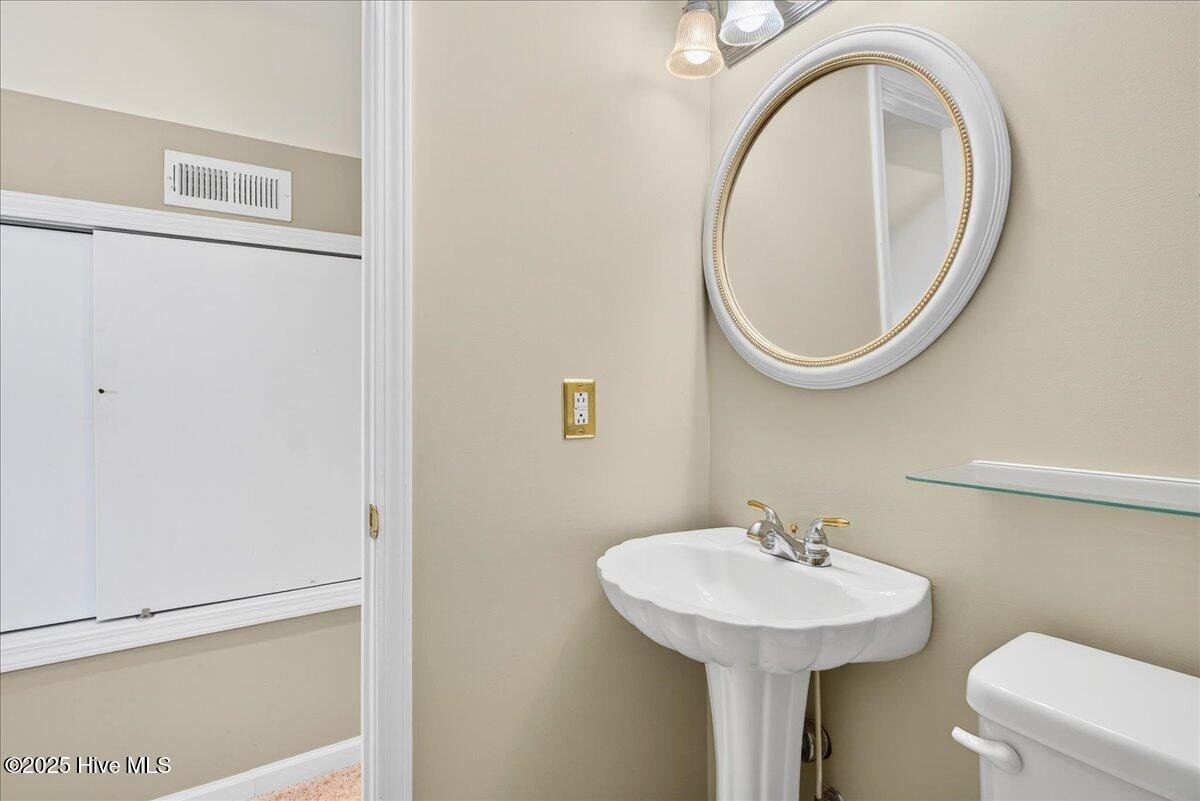 100561885 | Photo 63