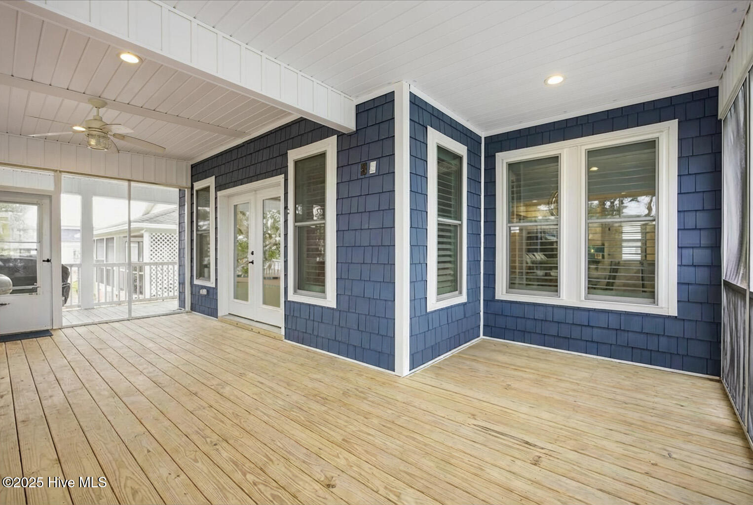 100546742 | Photo 36