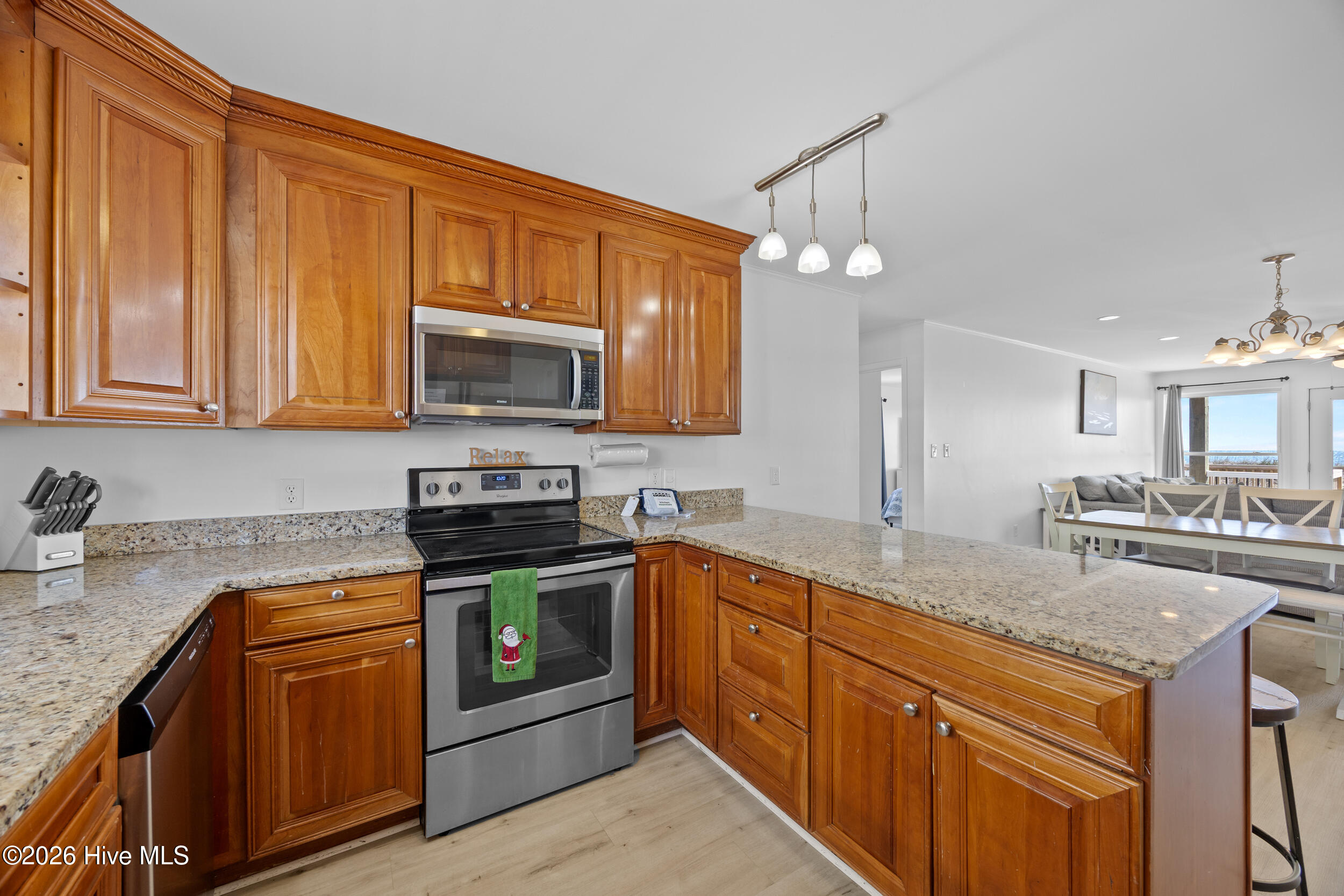 100561648 | Photo 49