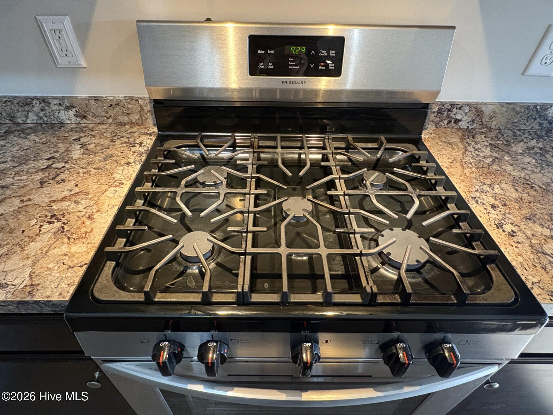 100553679 | Photo 13