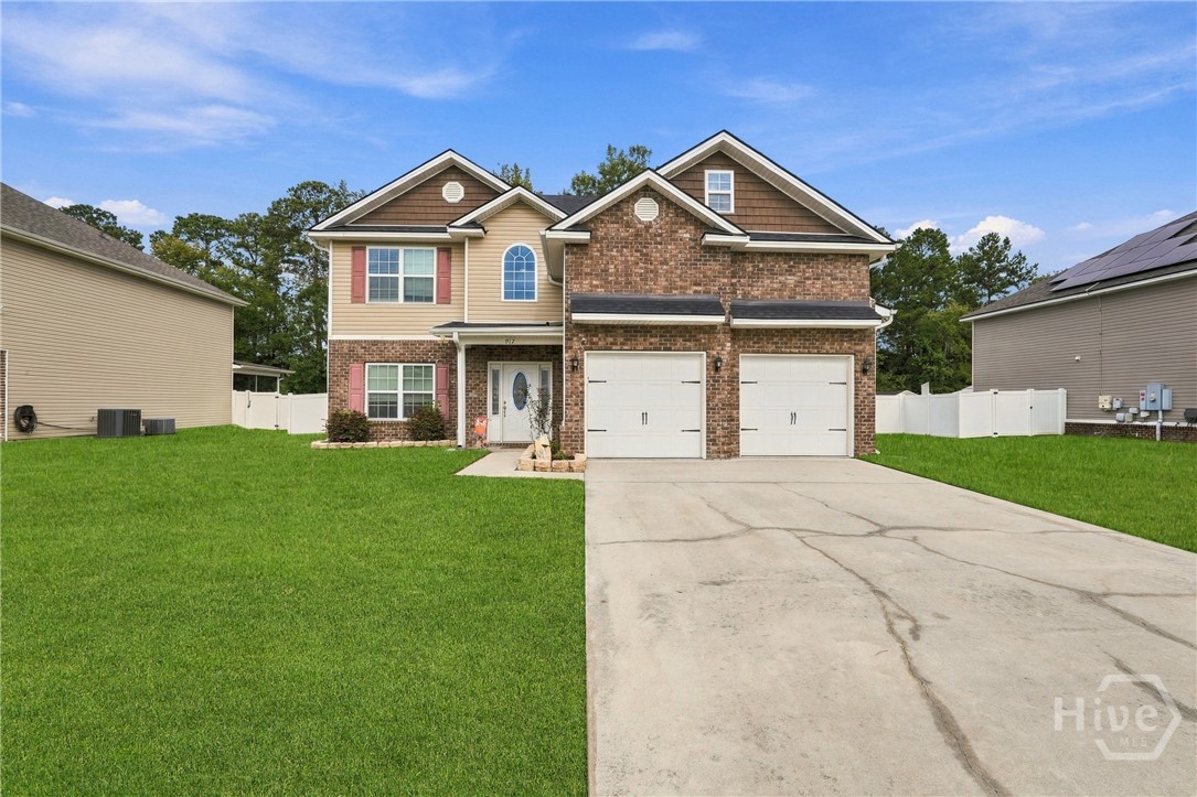 Photo 1 of Single family home for sale at 917 Oak Crst Dr, Hinesville, GA 31313 | MLS# SA367255 | Listing updated on 2026-10-30