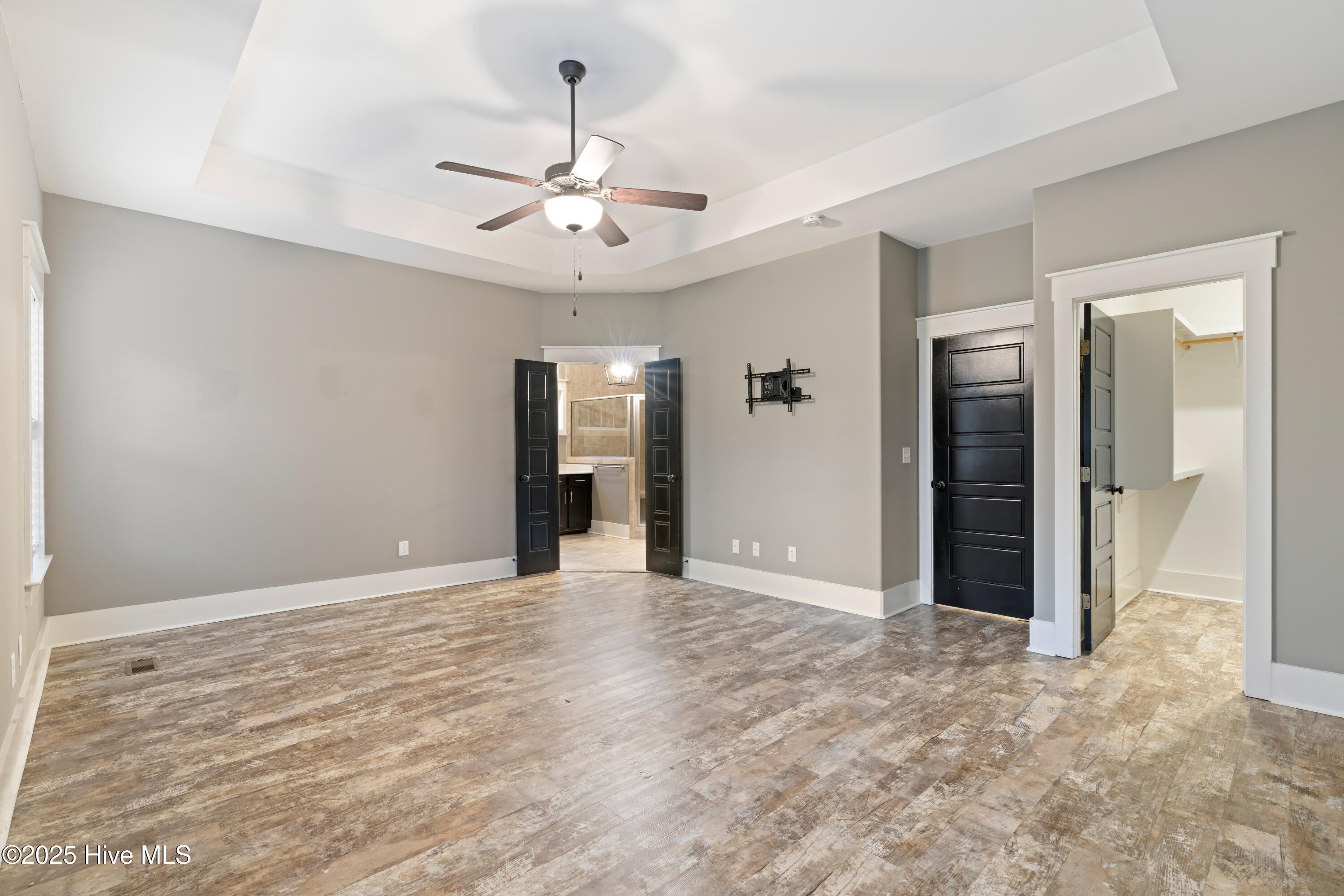 100543866 | Photo 35