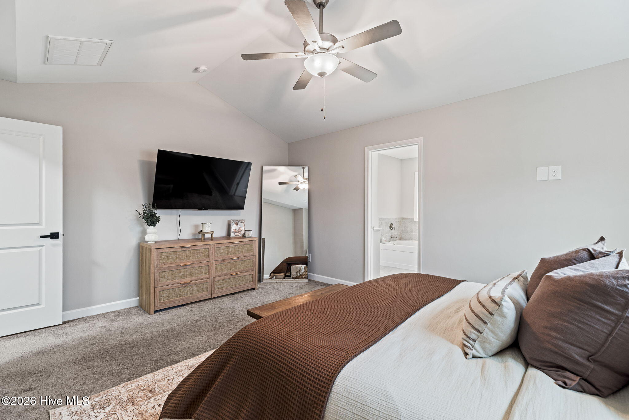 100554738 | Photo 21