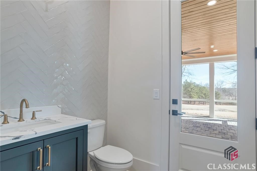 Bathroom - Half bath off patio area -so convenient!