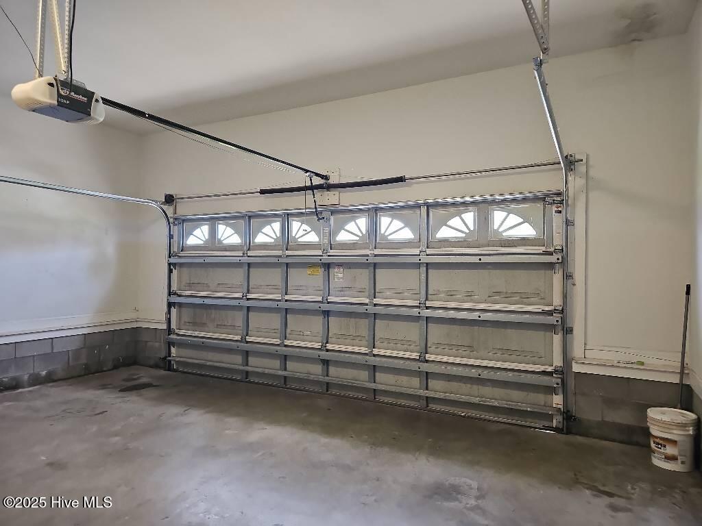 100541089 | Photo 13