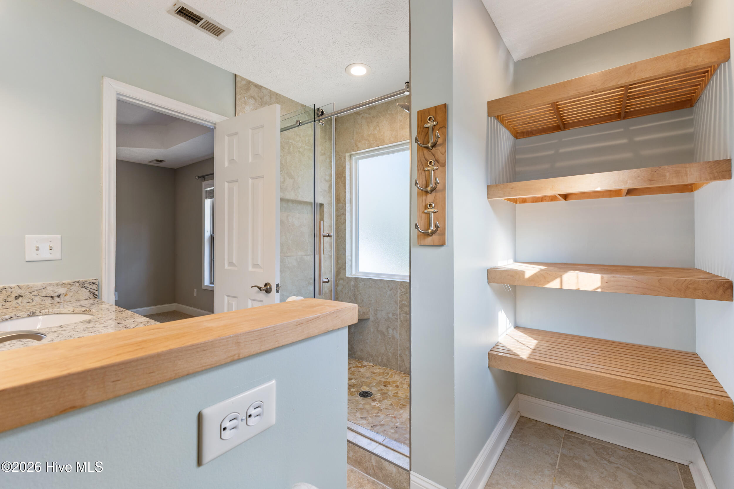 100553711 | Photo 21