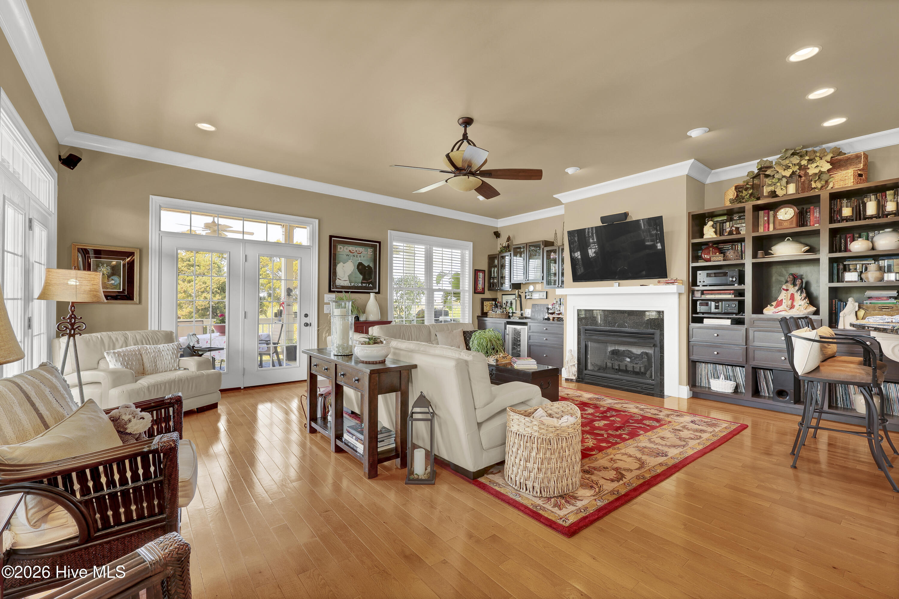 100564861 | Photo 38