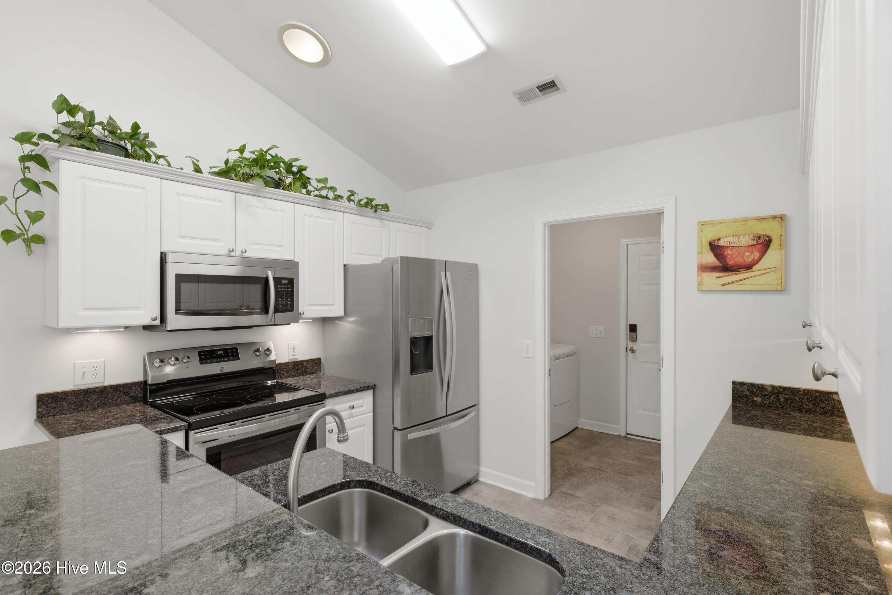 100568485 | Photo 19