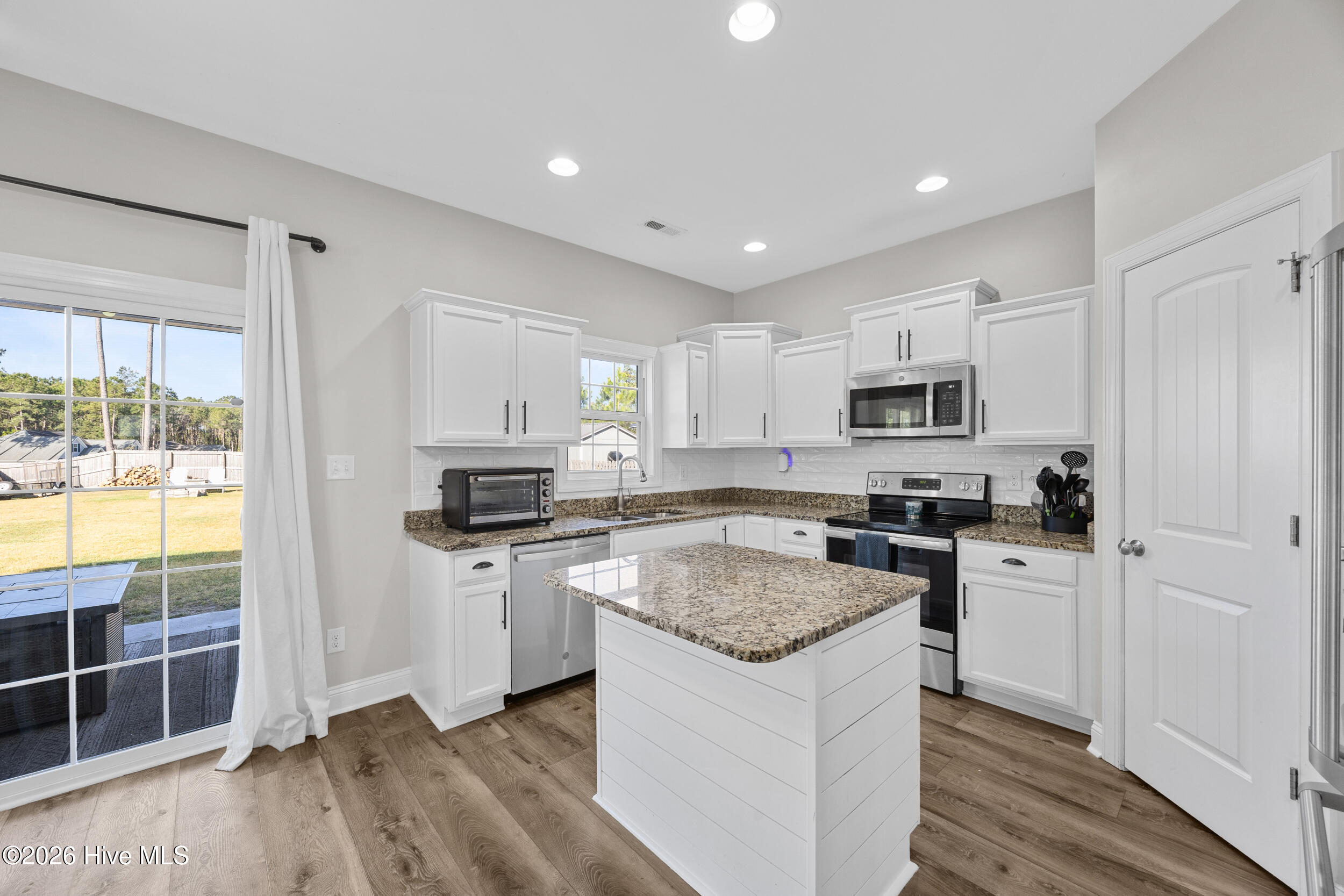 100564853 | Photo 14