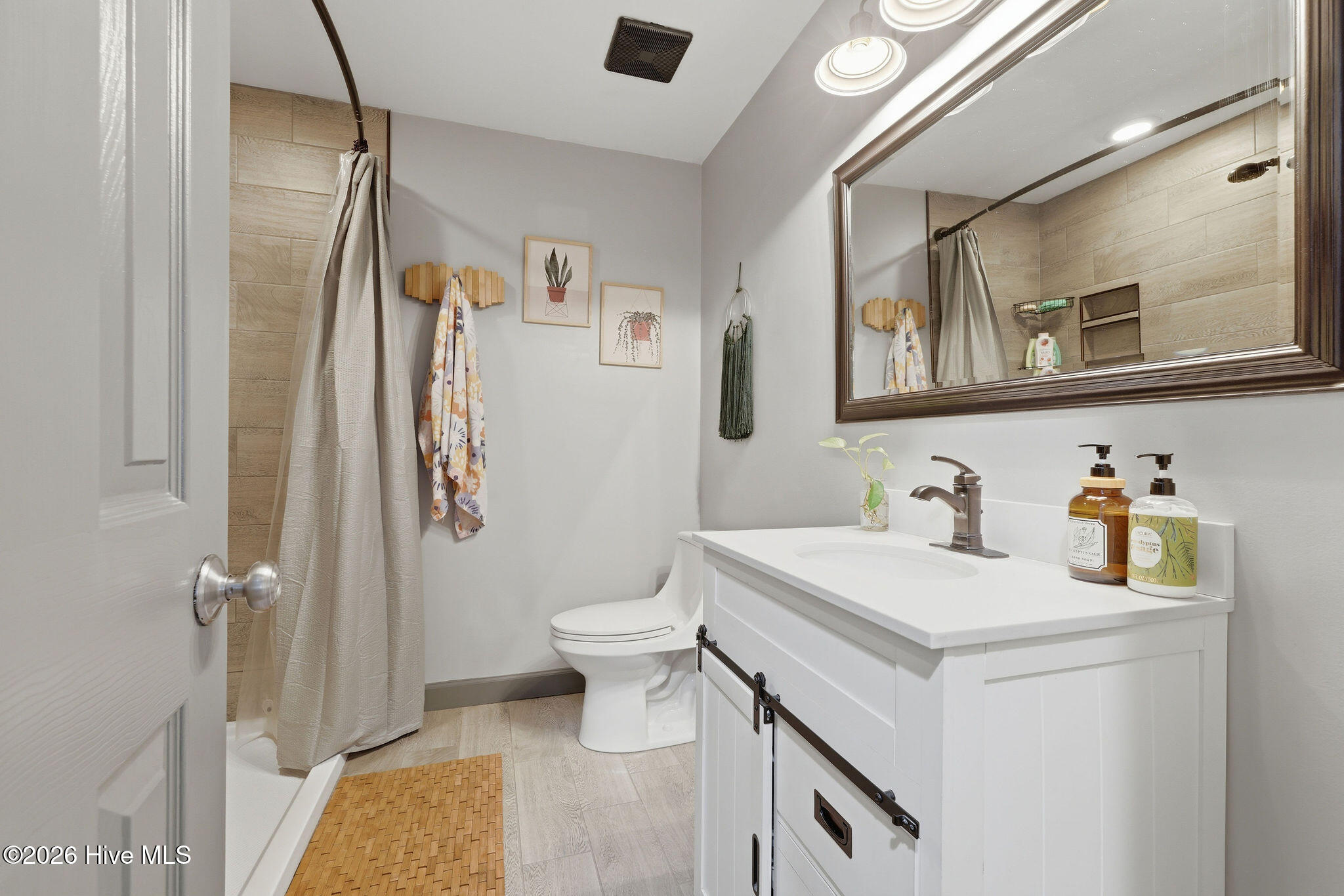 100570539 | Photo 28