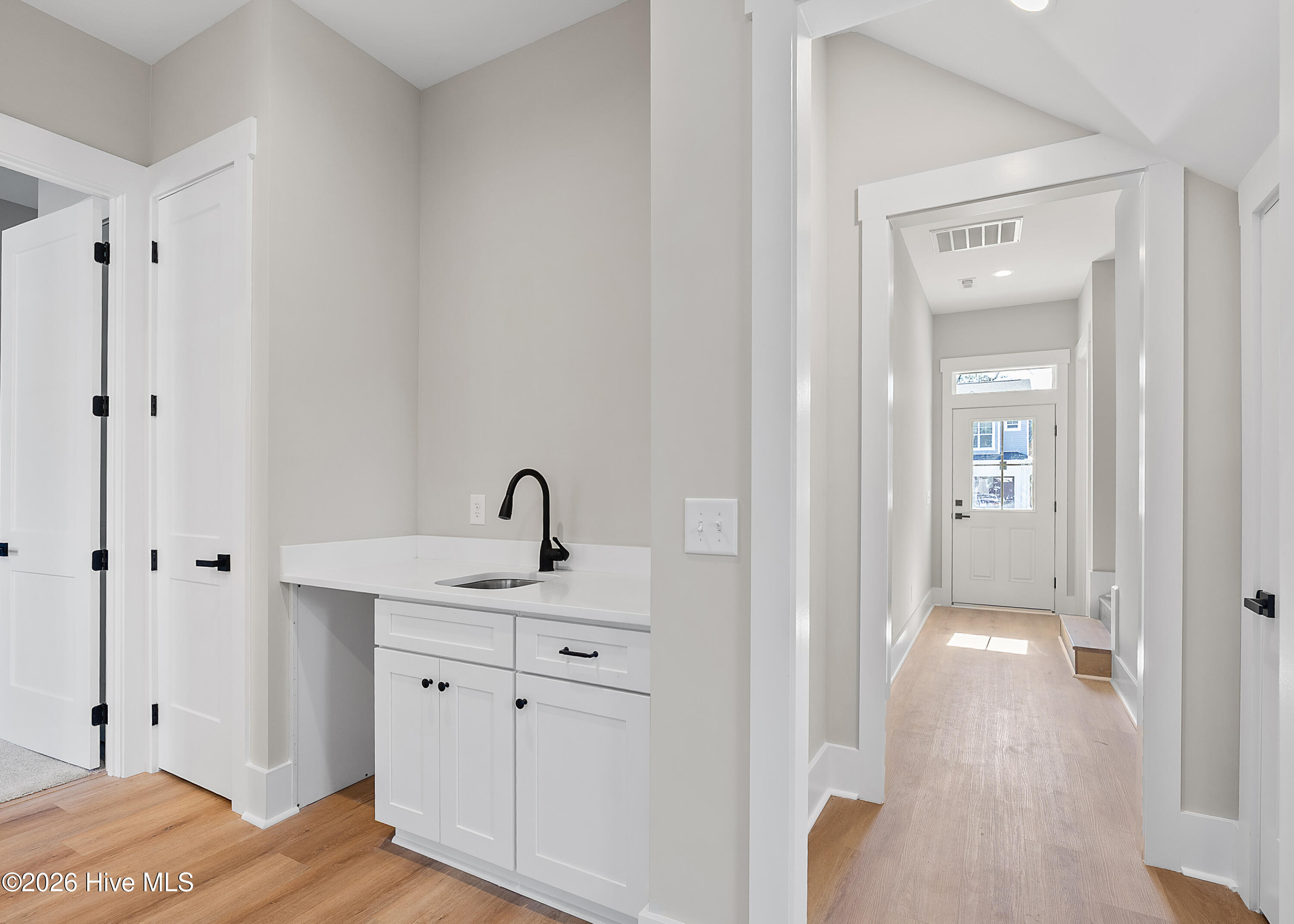 100566286 | Photo 12