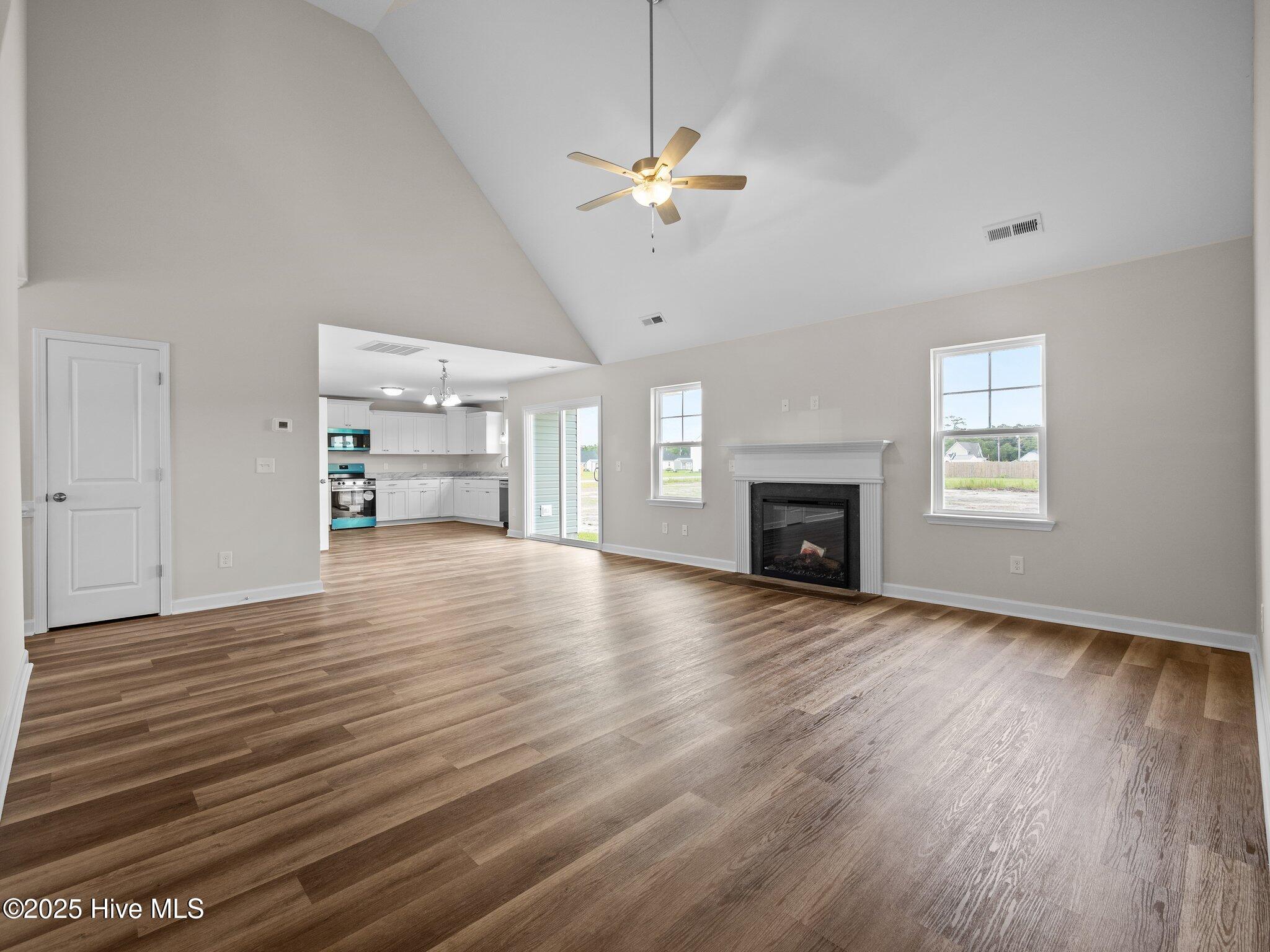 100511213 | Photo 34