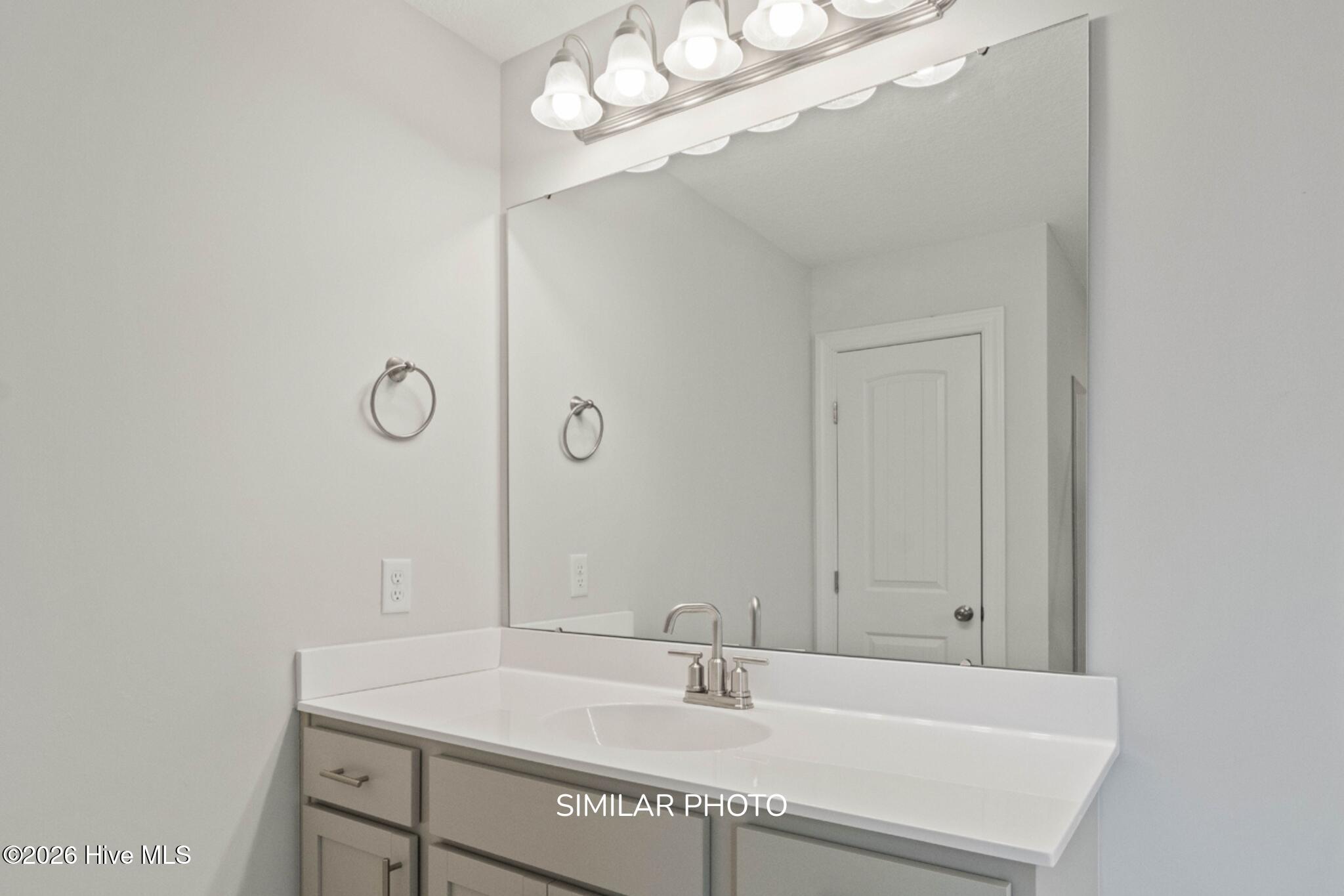 100548322 | Photo 43