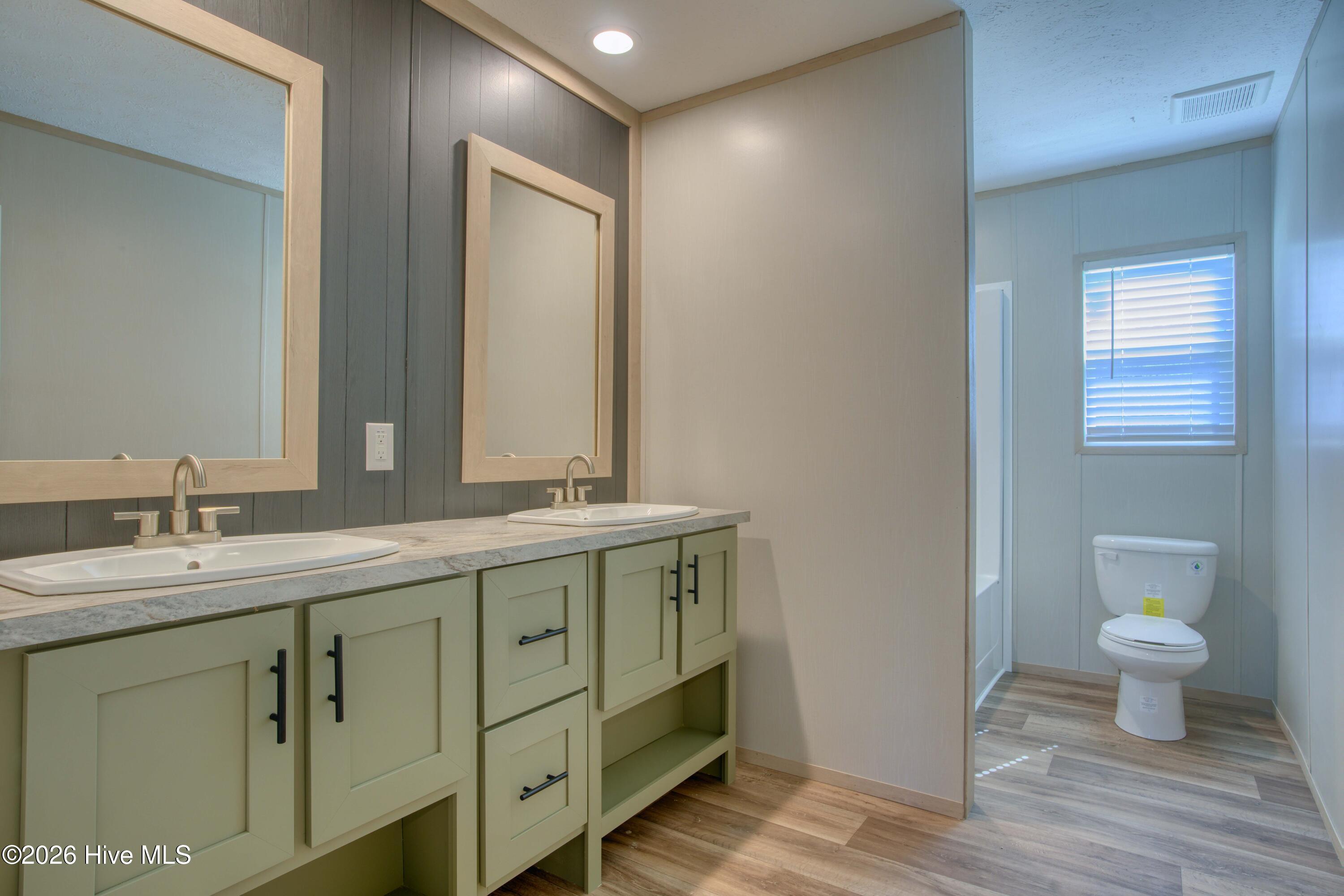 100557064 | Photo 18