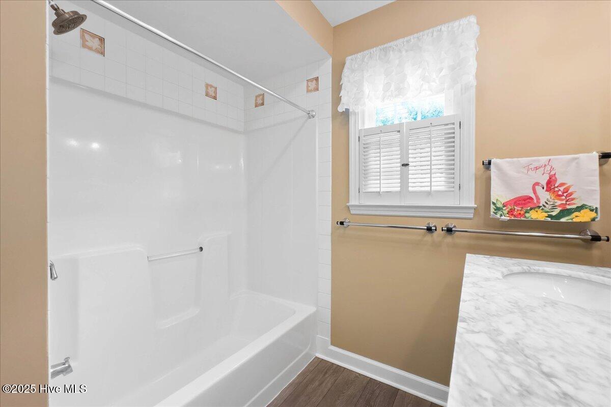 100512296 | Photo 27