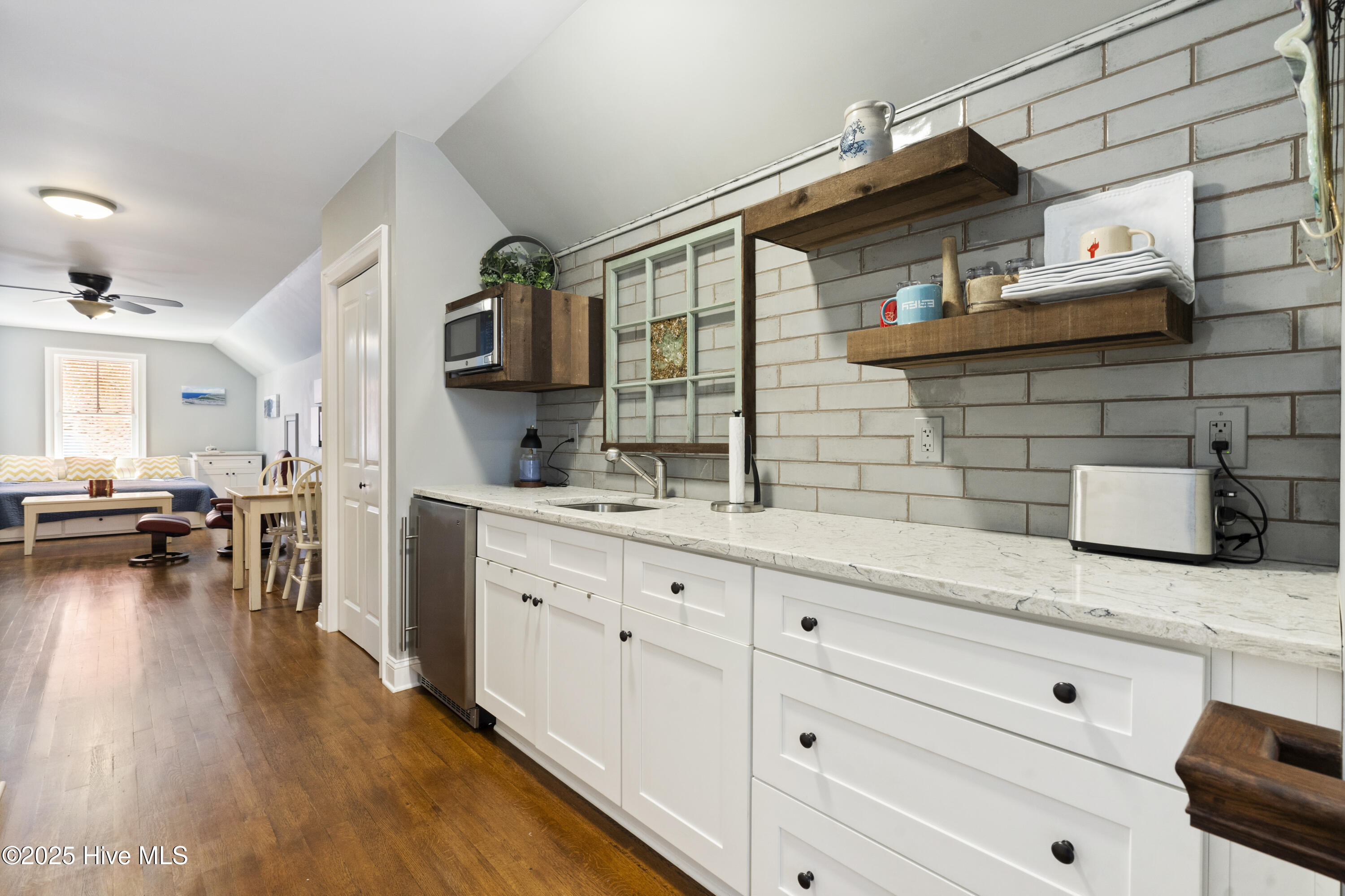 100498817 | Photo 49