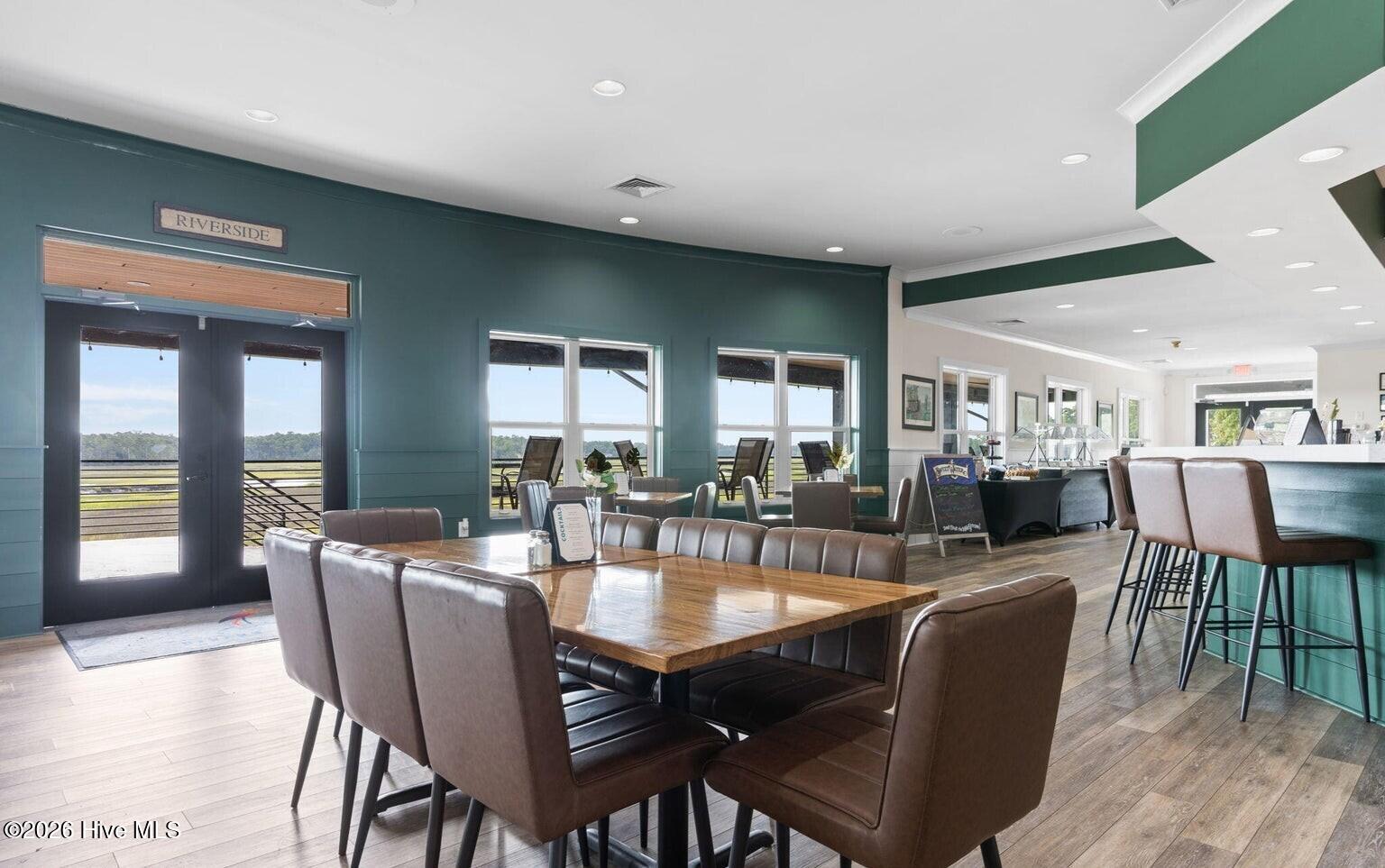 100561397 | Photo 86