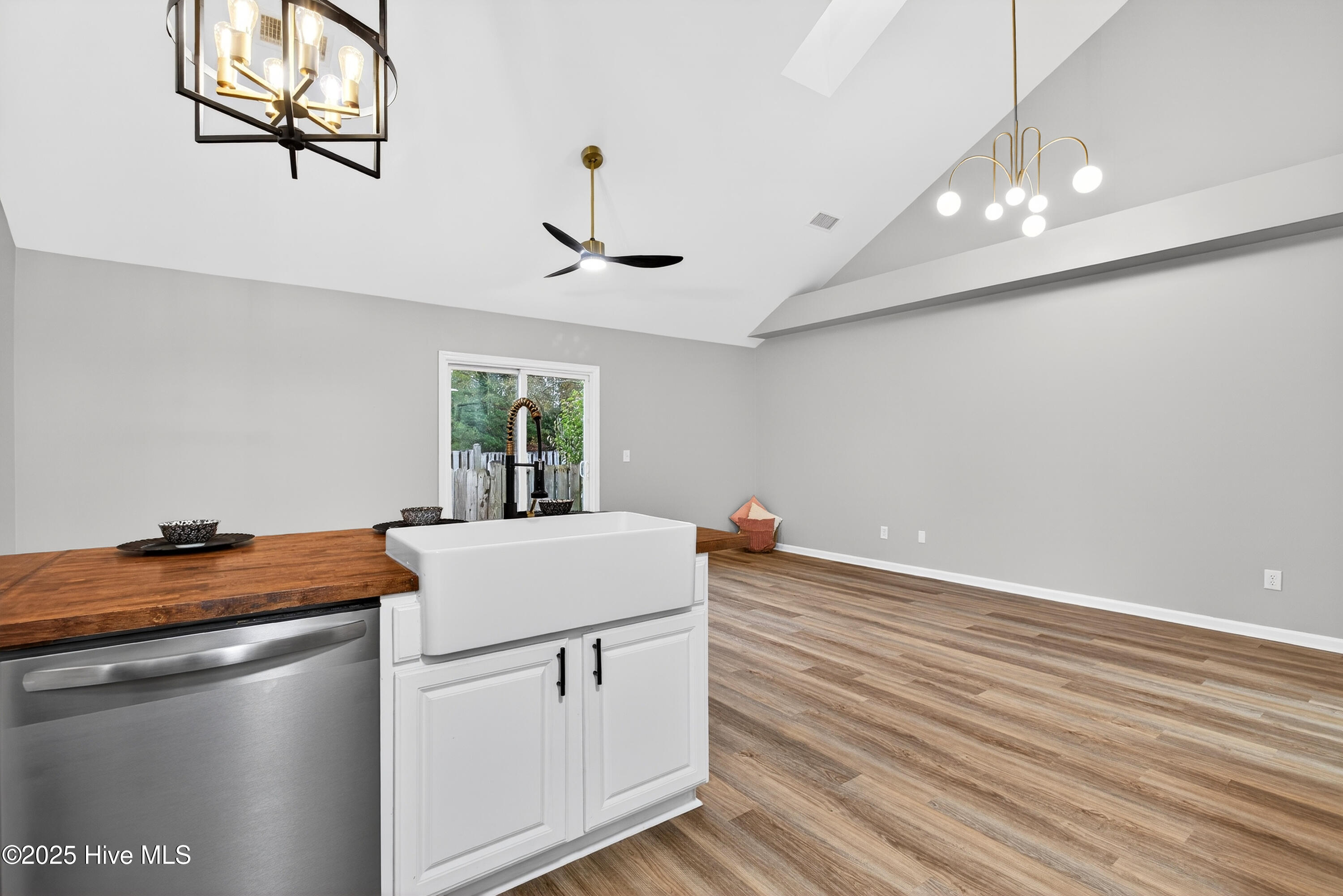 100546231 | Photo 13