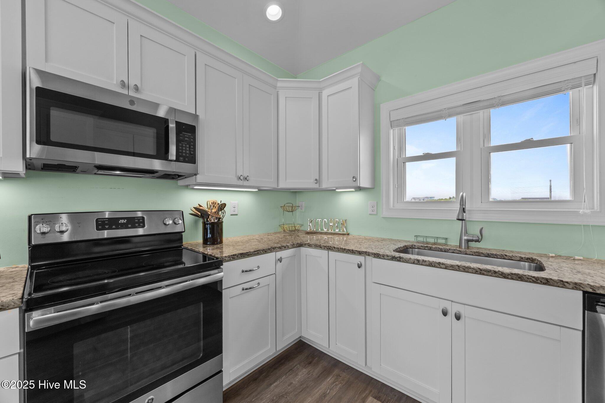 100547426 | Photo 30