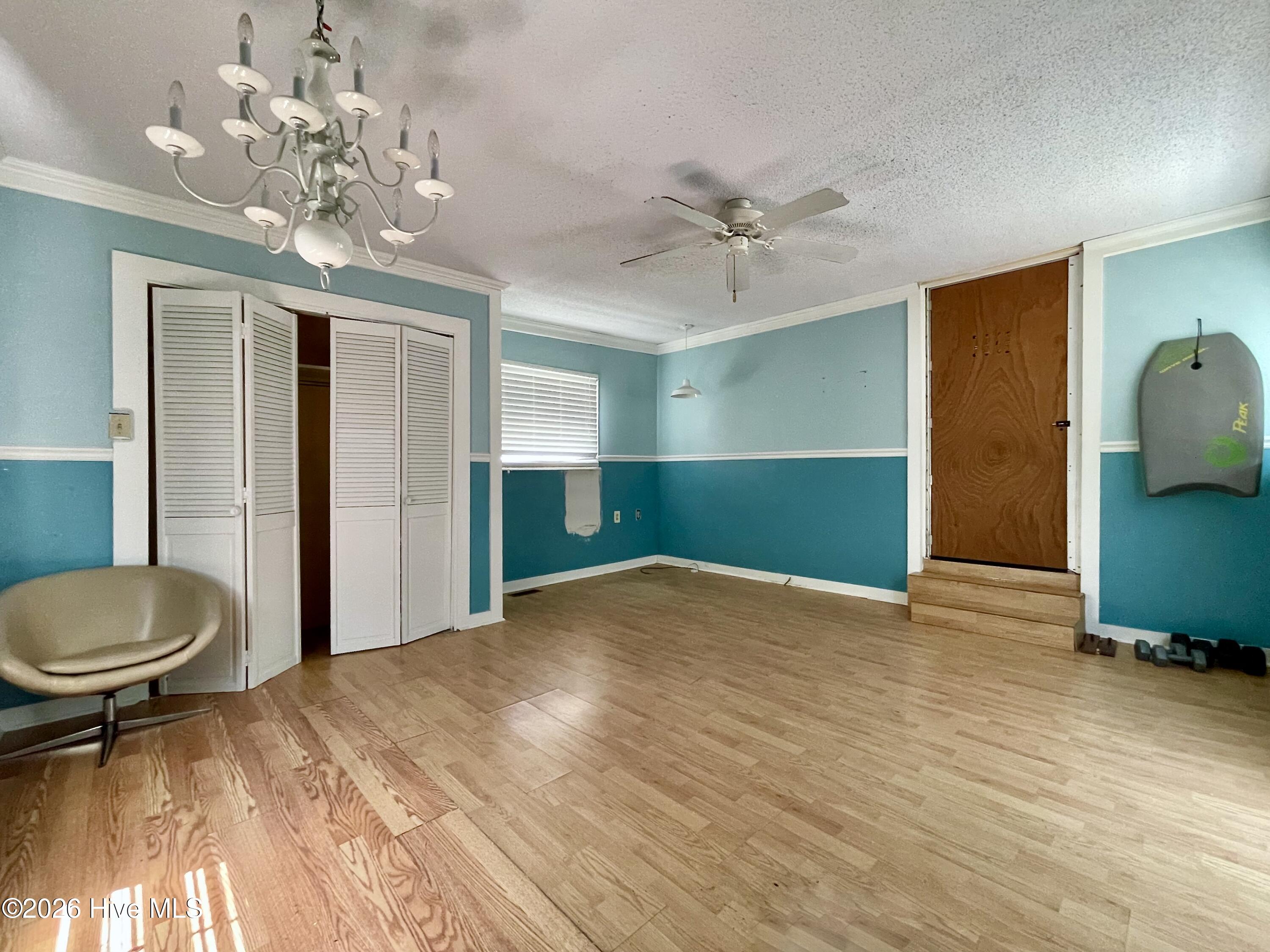 100569888 | Photo 37