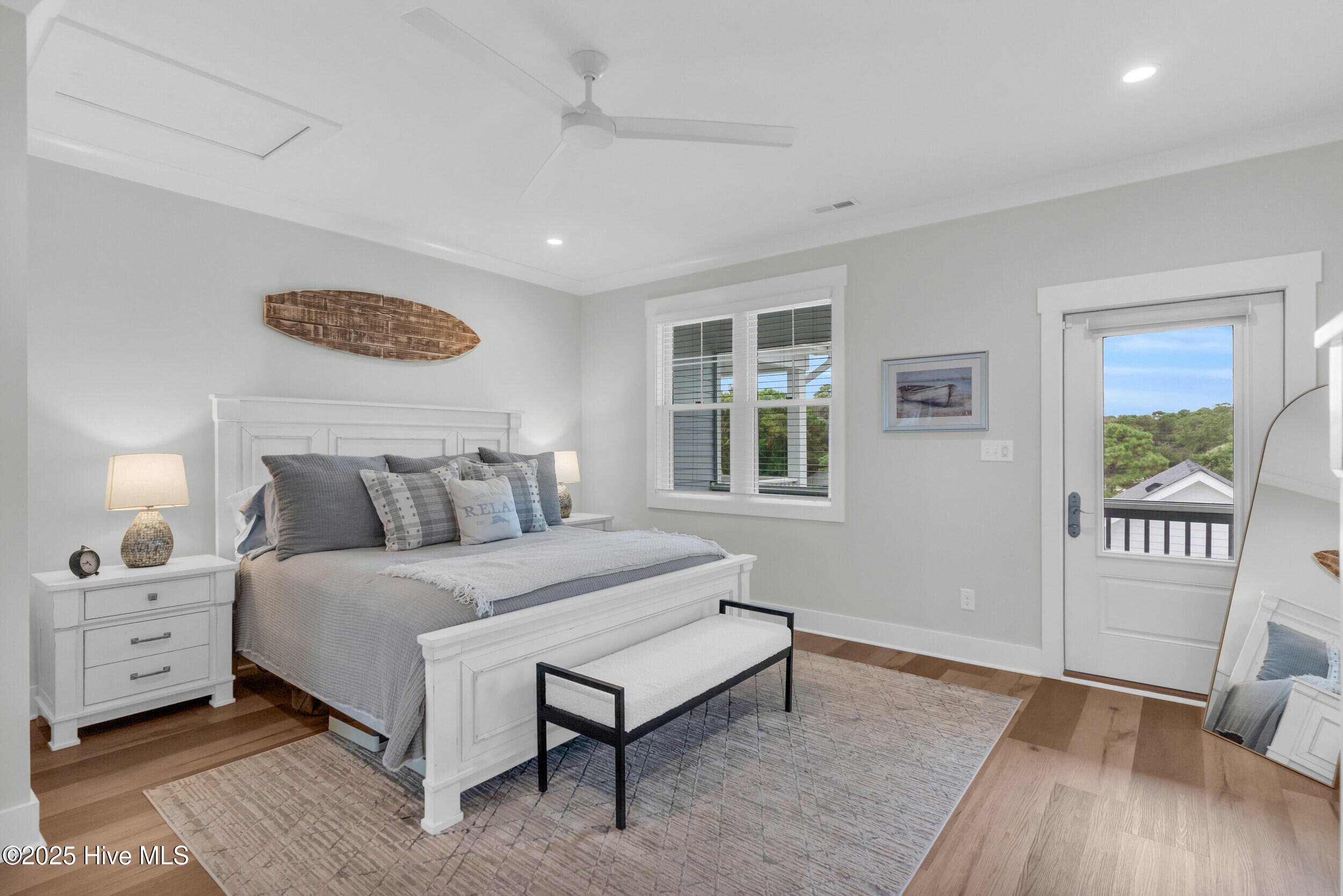 100565755 | Photo 11