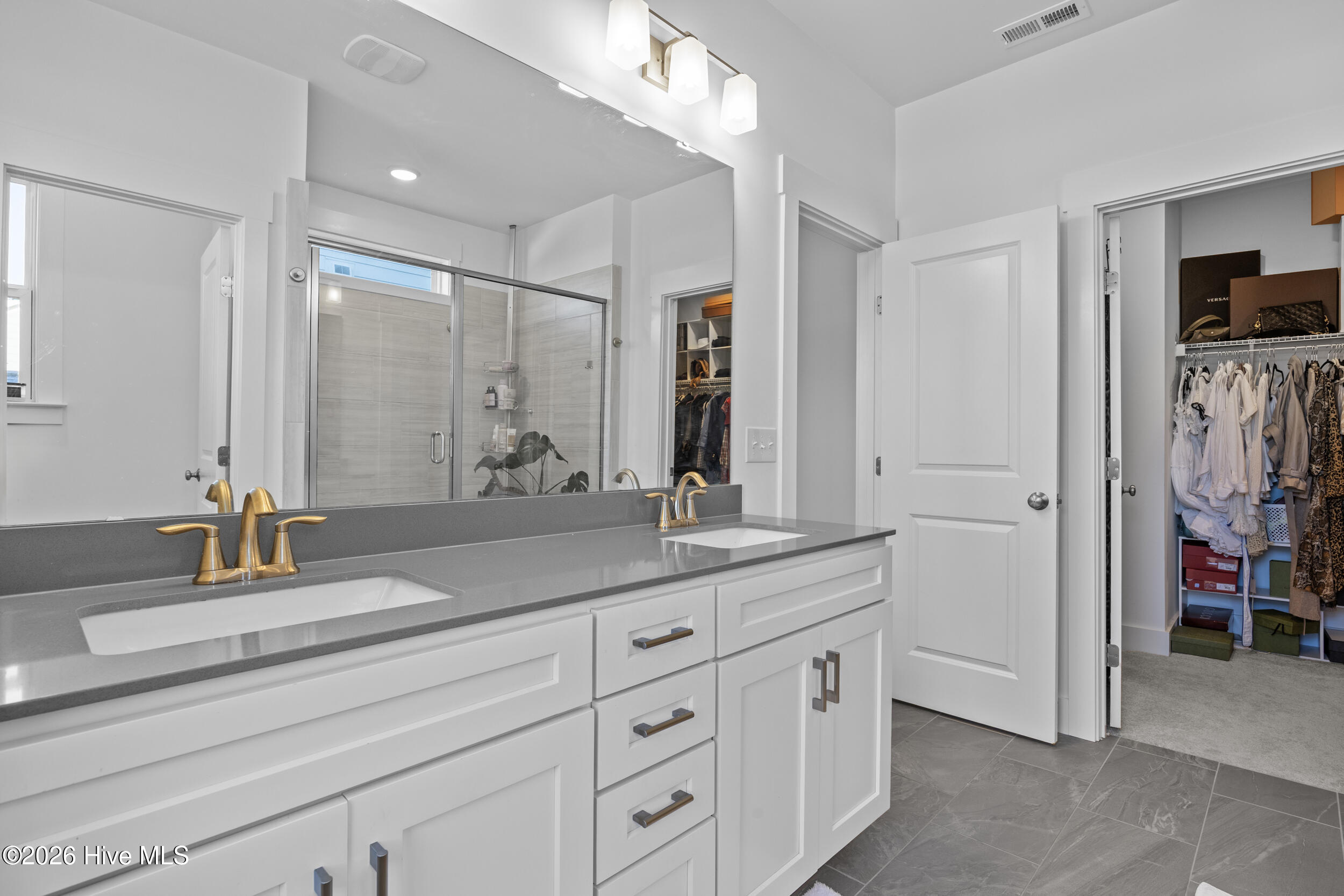 100551783 | Photo 28