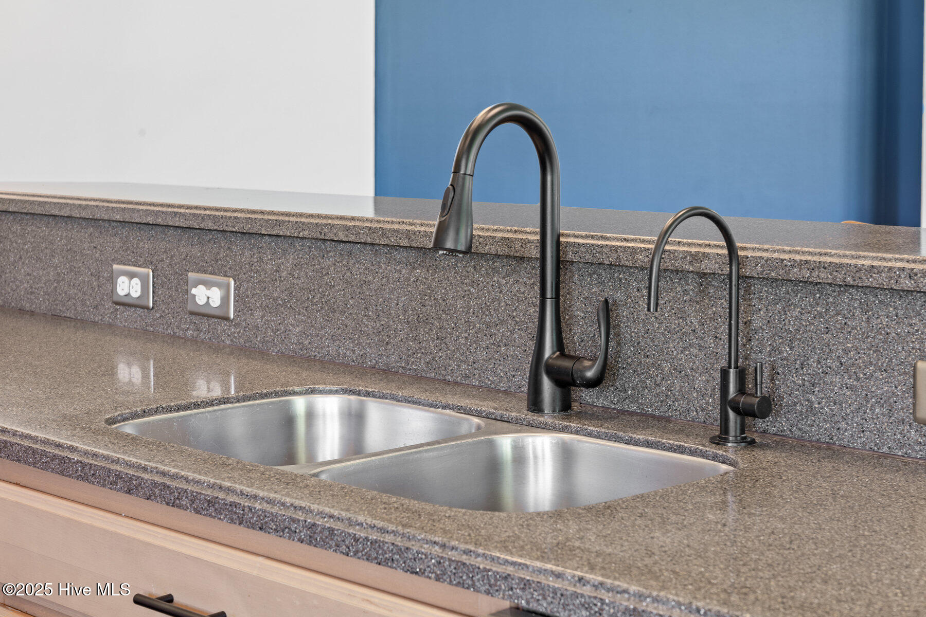 100521080 | Photo 23