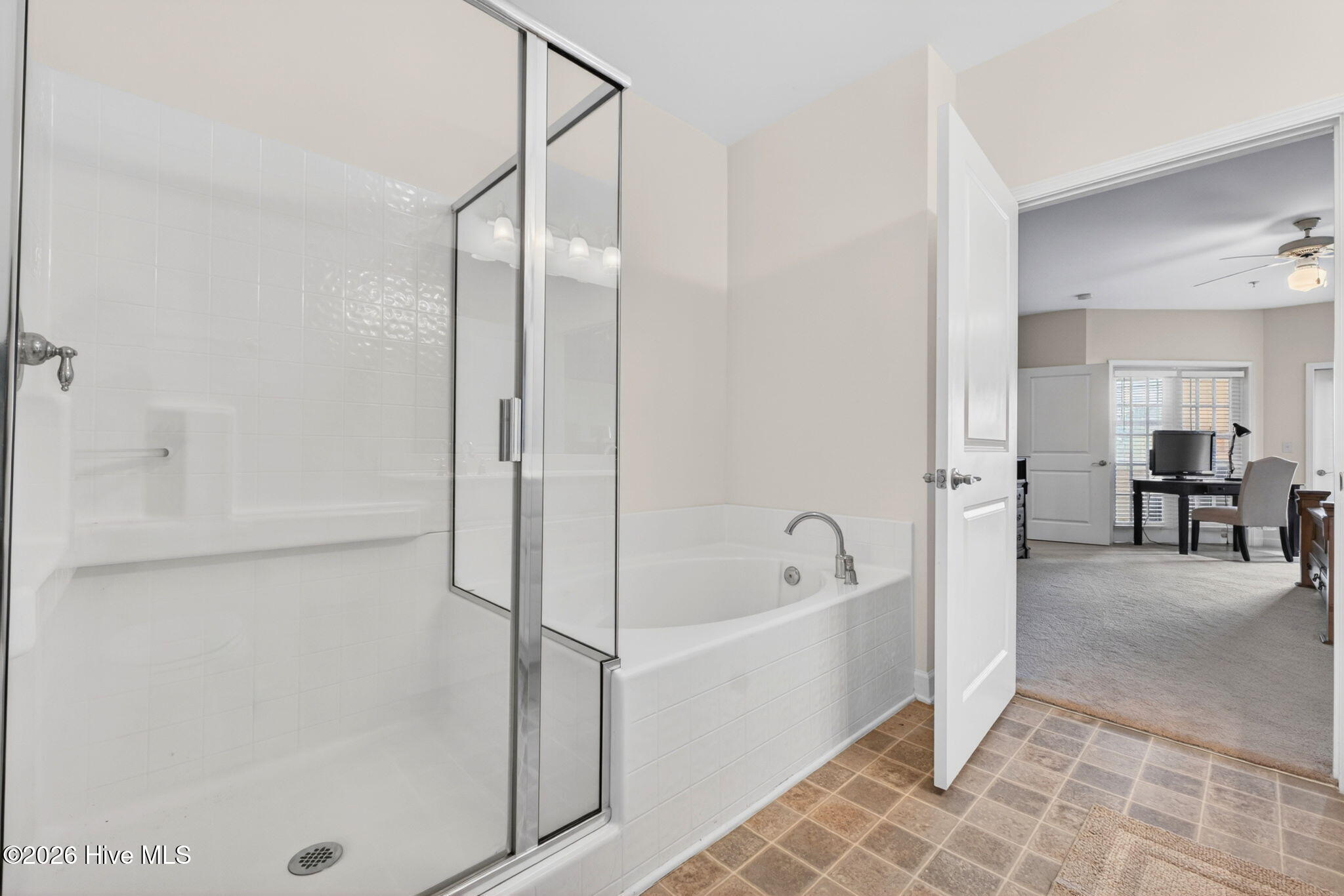 100568431 | Photo 20