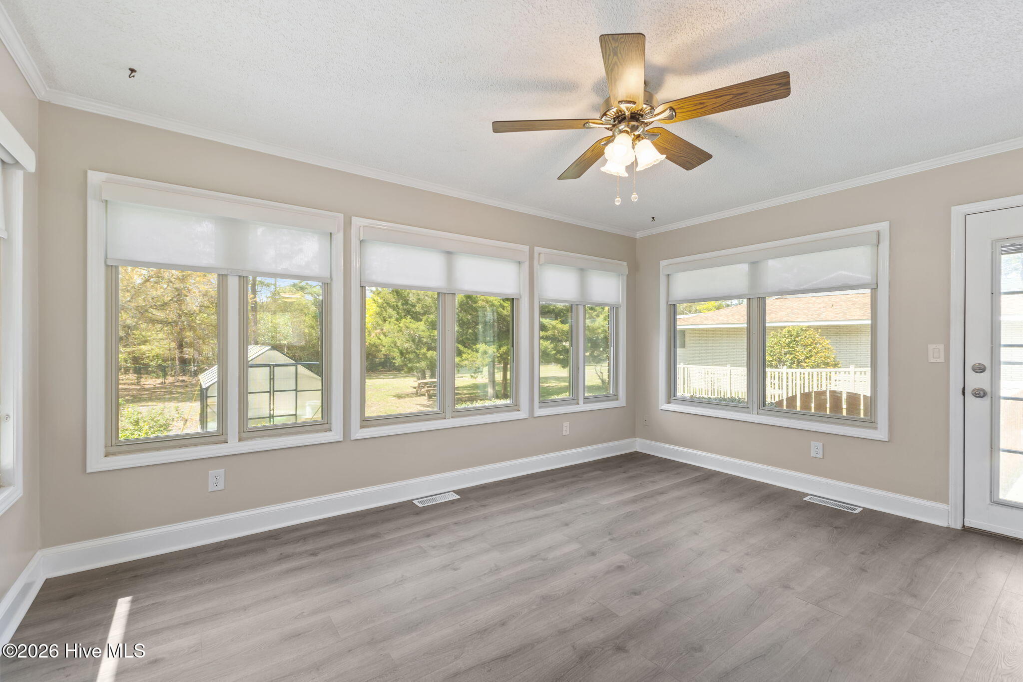 100566474 | Photo 15