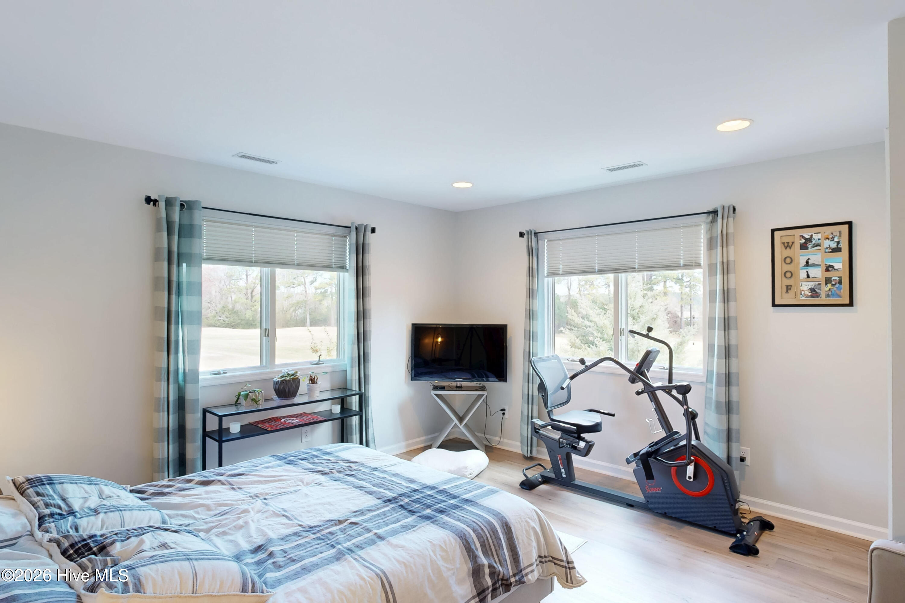 100559840 | Photo 28