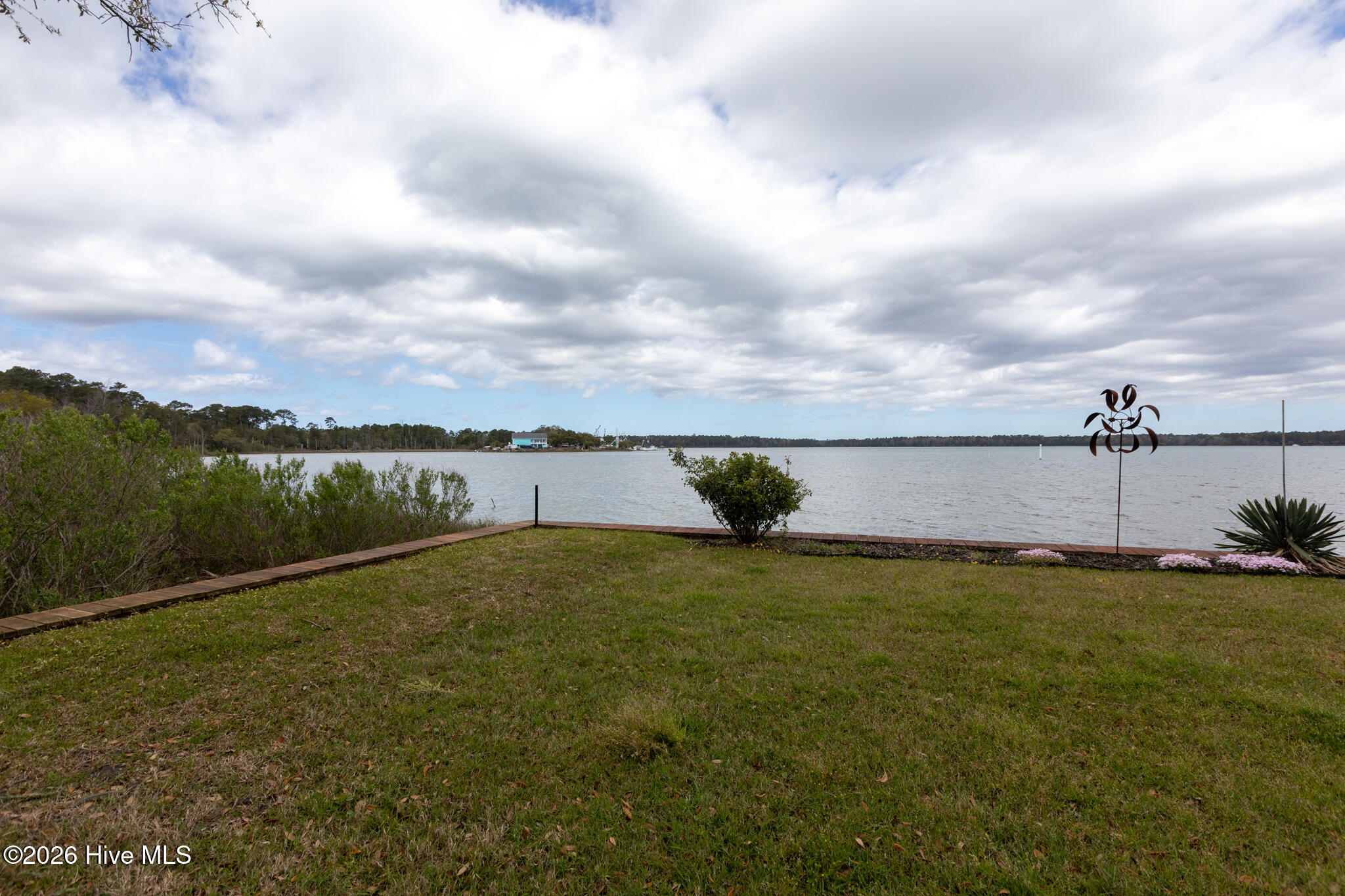 100565718 | Photo 48