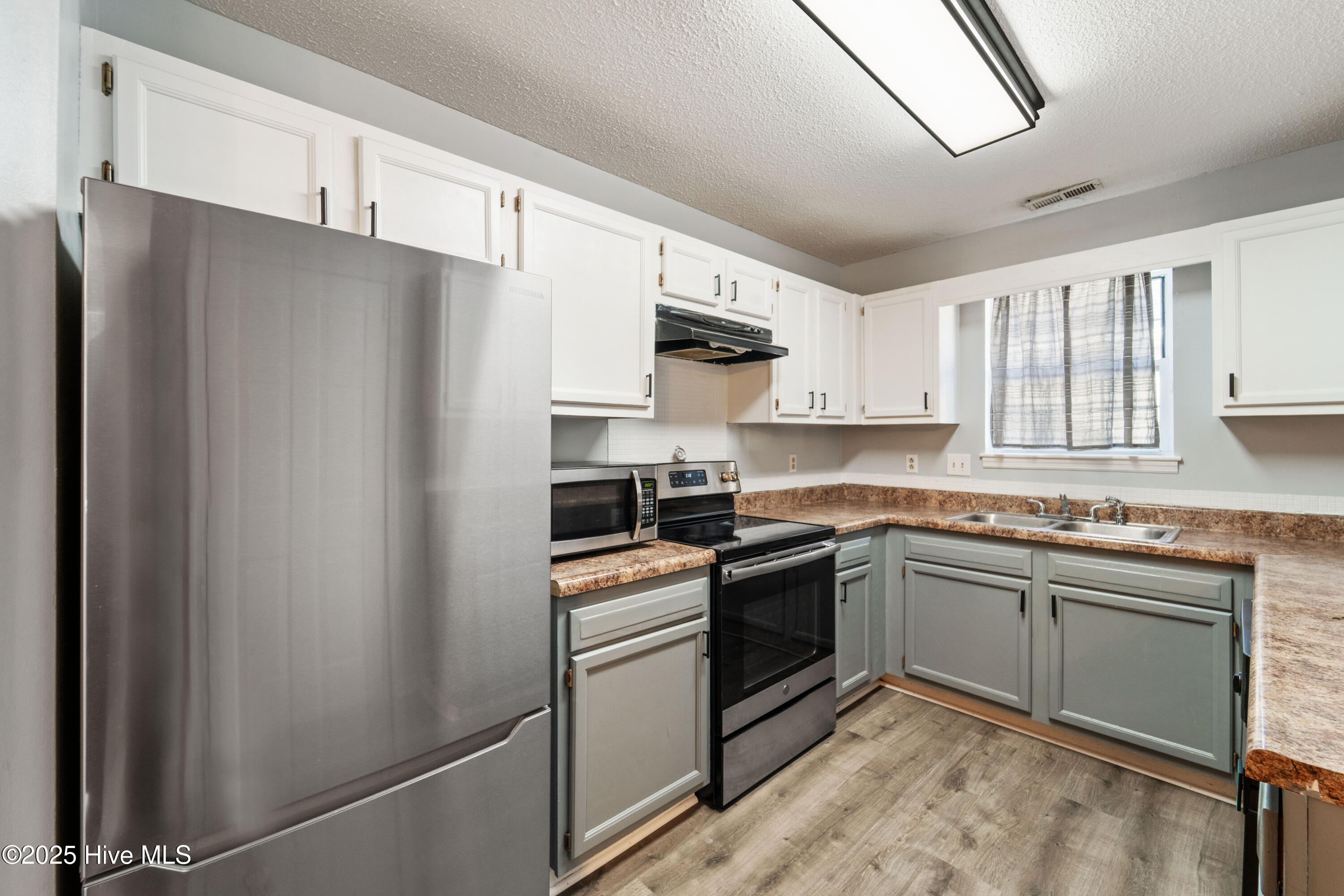 100546102 | Photo 17