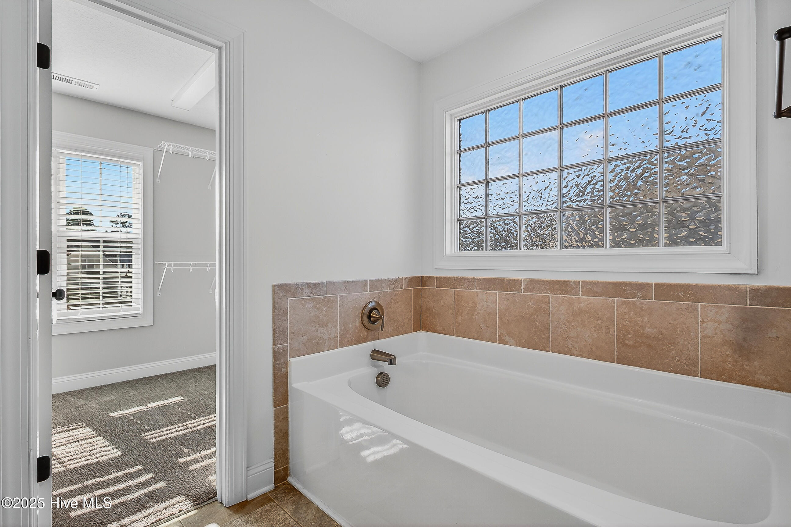 100541345 | Photo 29