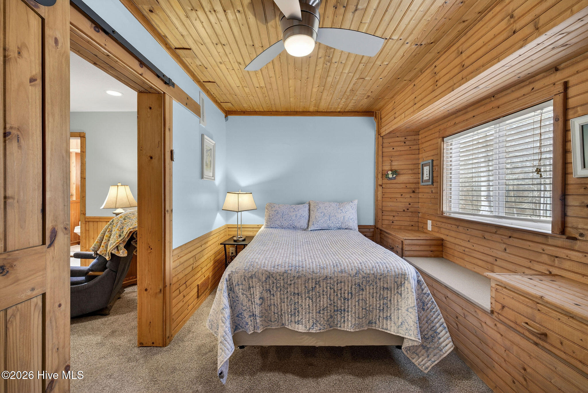 100542936 | Photo 86