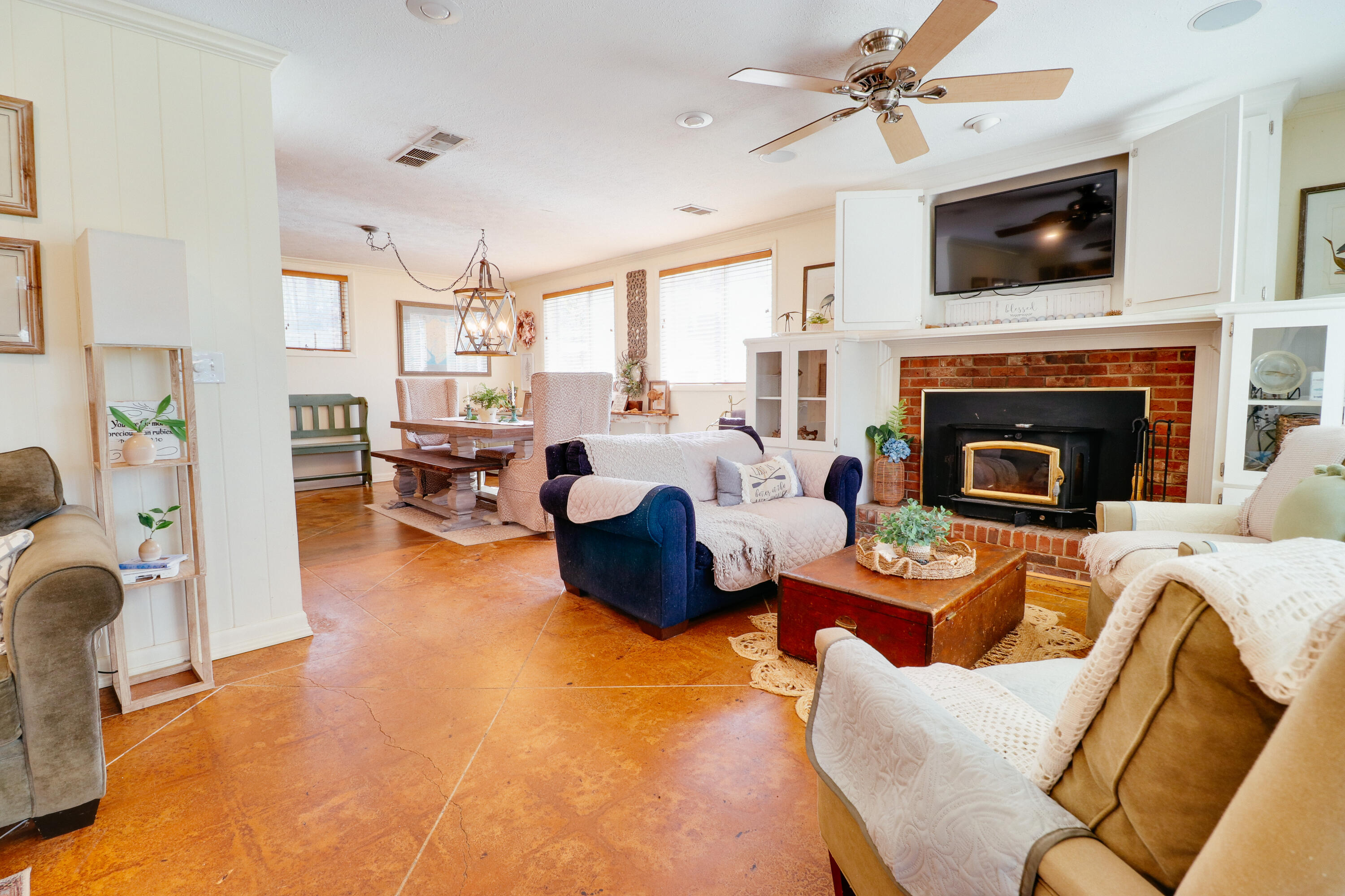 1061 Delaware Dr-1