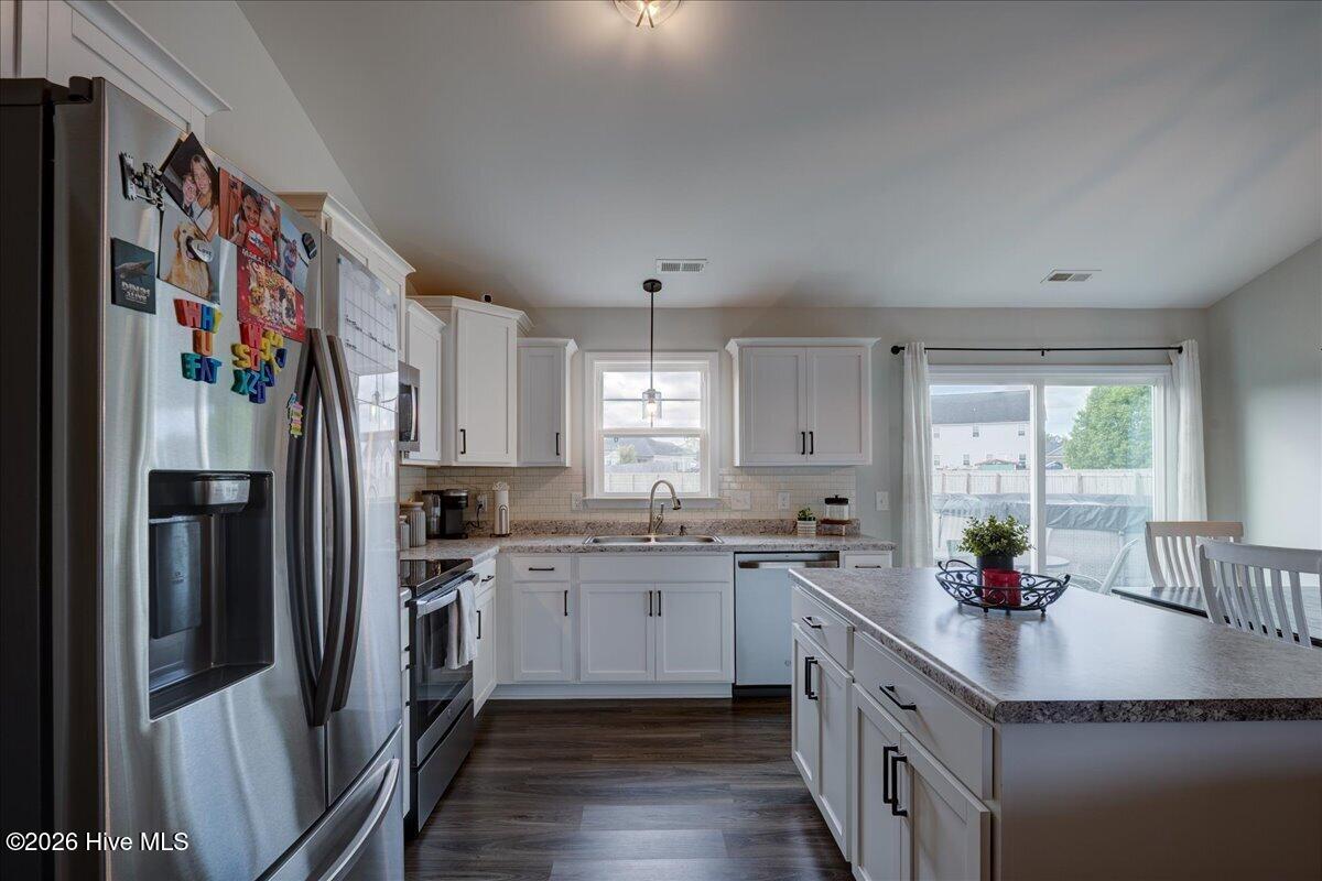 100569767 | Photo 15