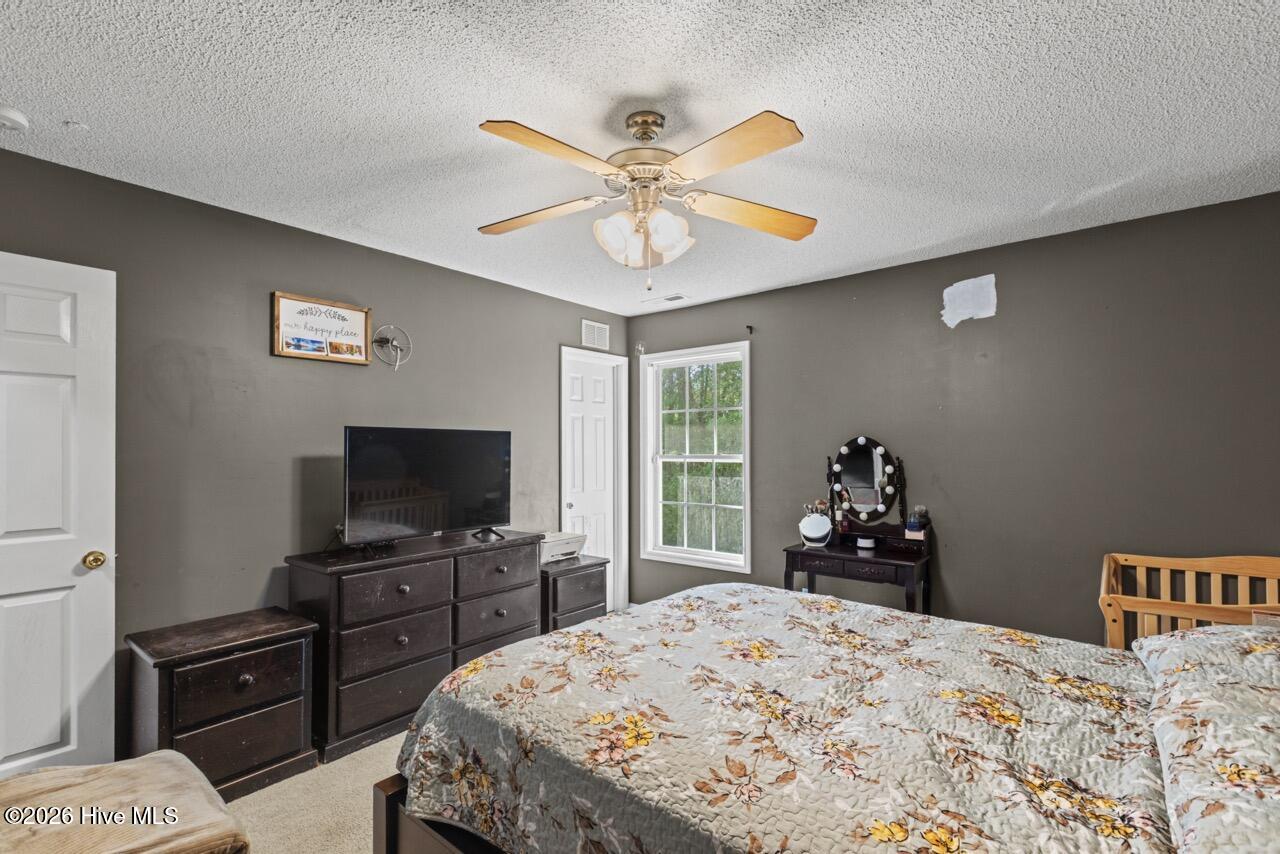 100567883 | Photo 18