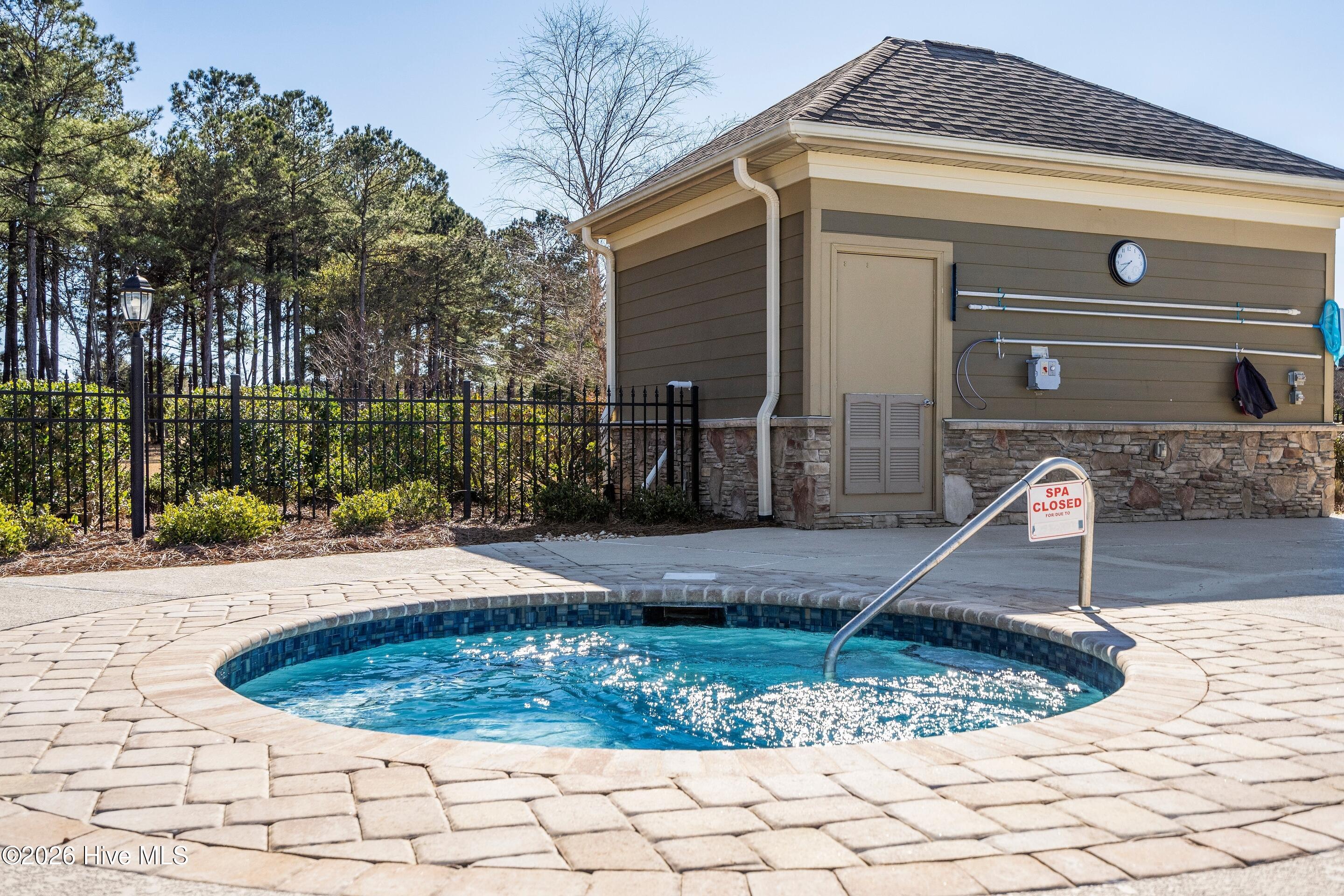 100547842 | Photo 41