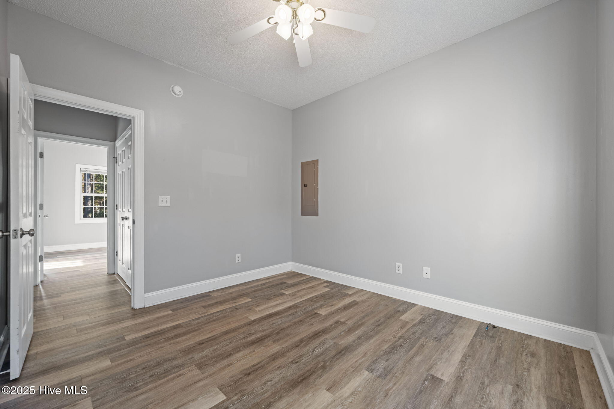 100542743 | Photo 29