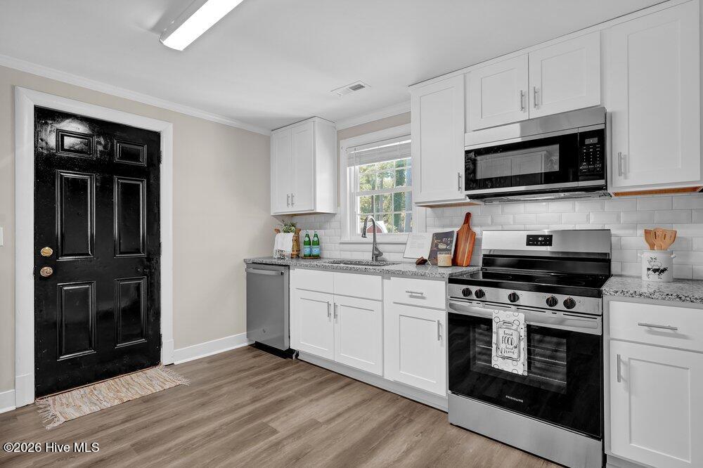 100562072 | Photo 16