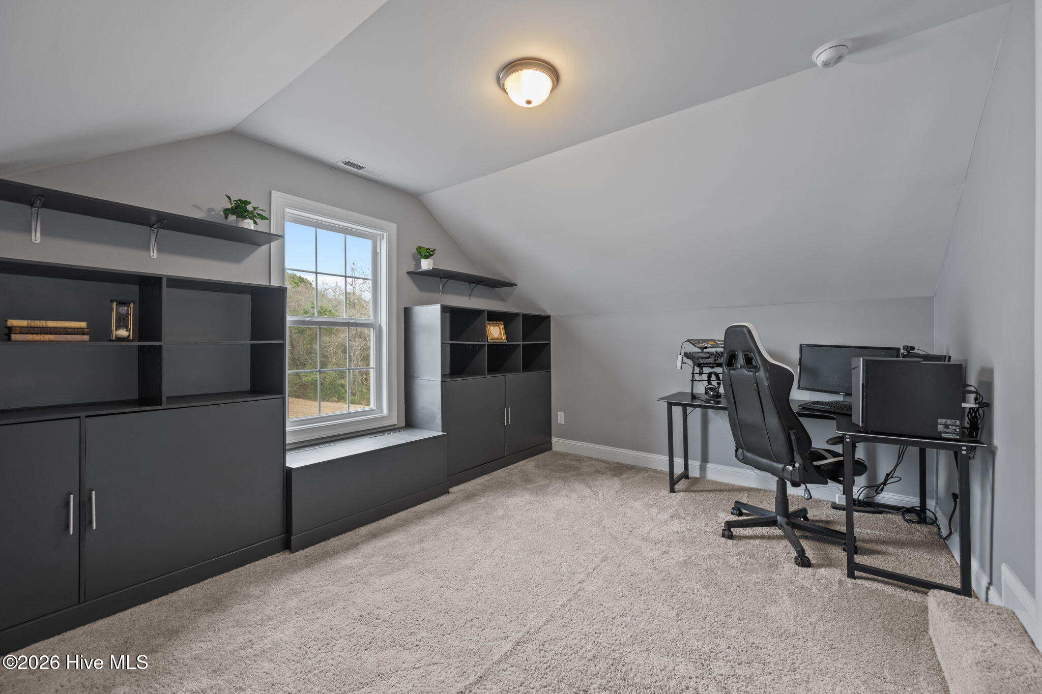 100549197 | Photo 37