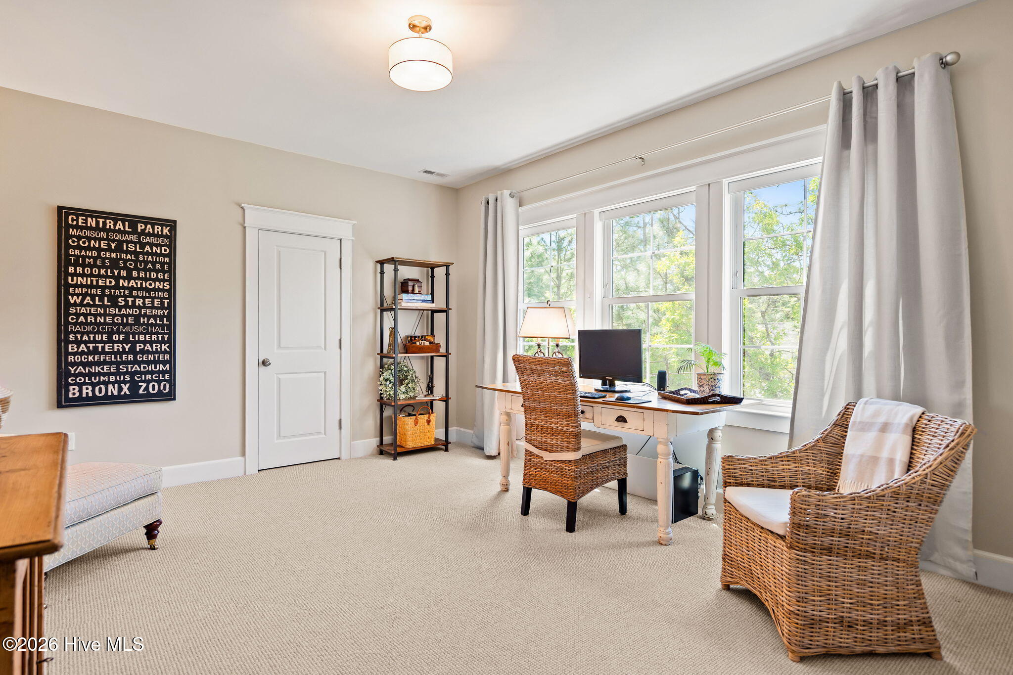 100567886 | Photo 47