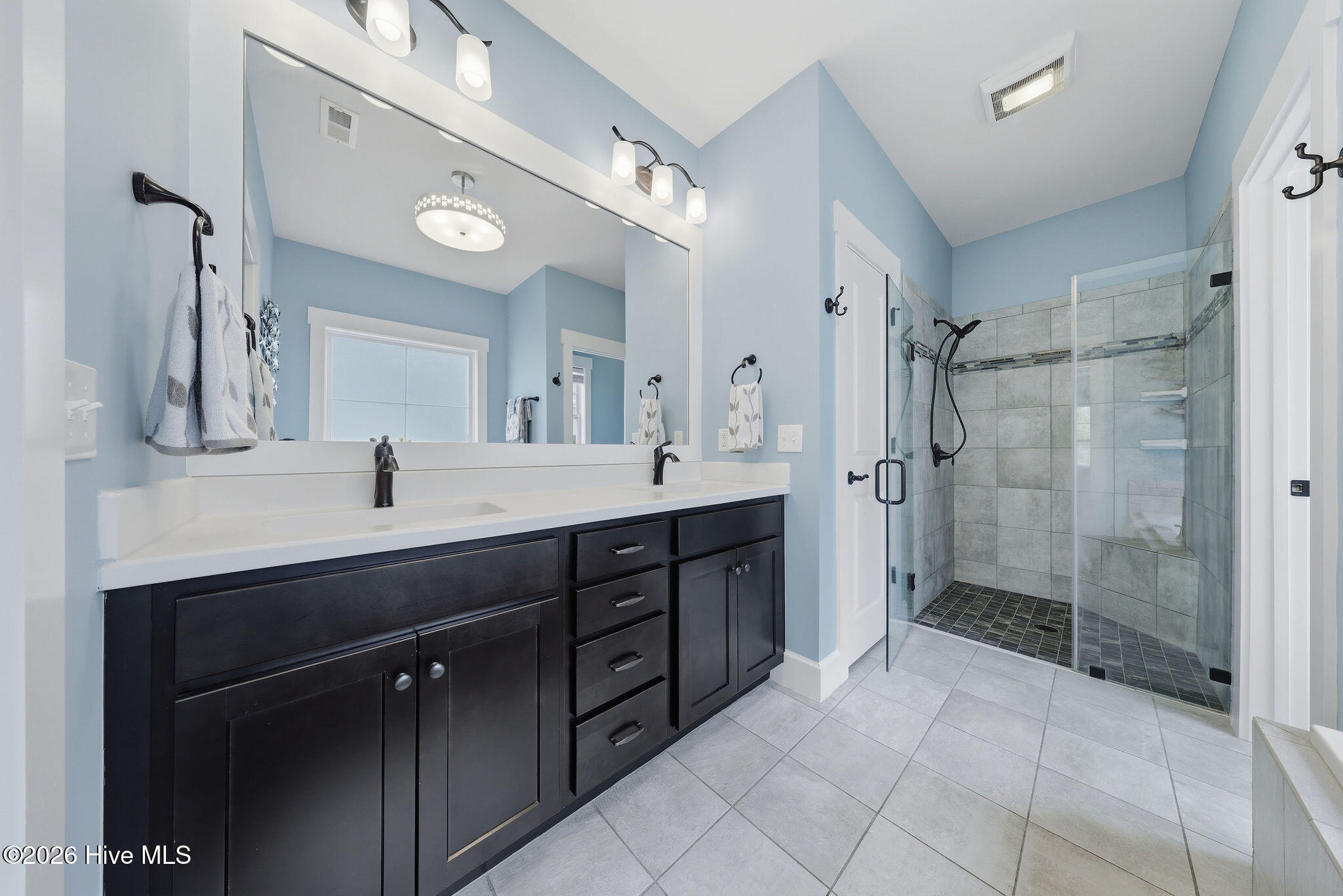 100563234 | Photo 23