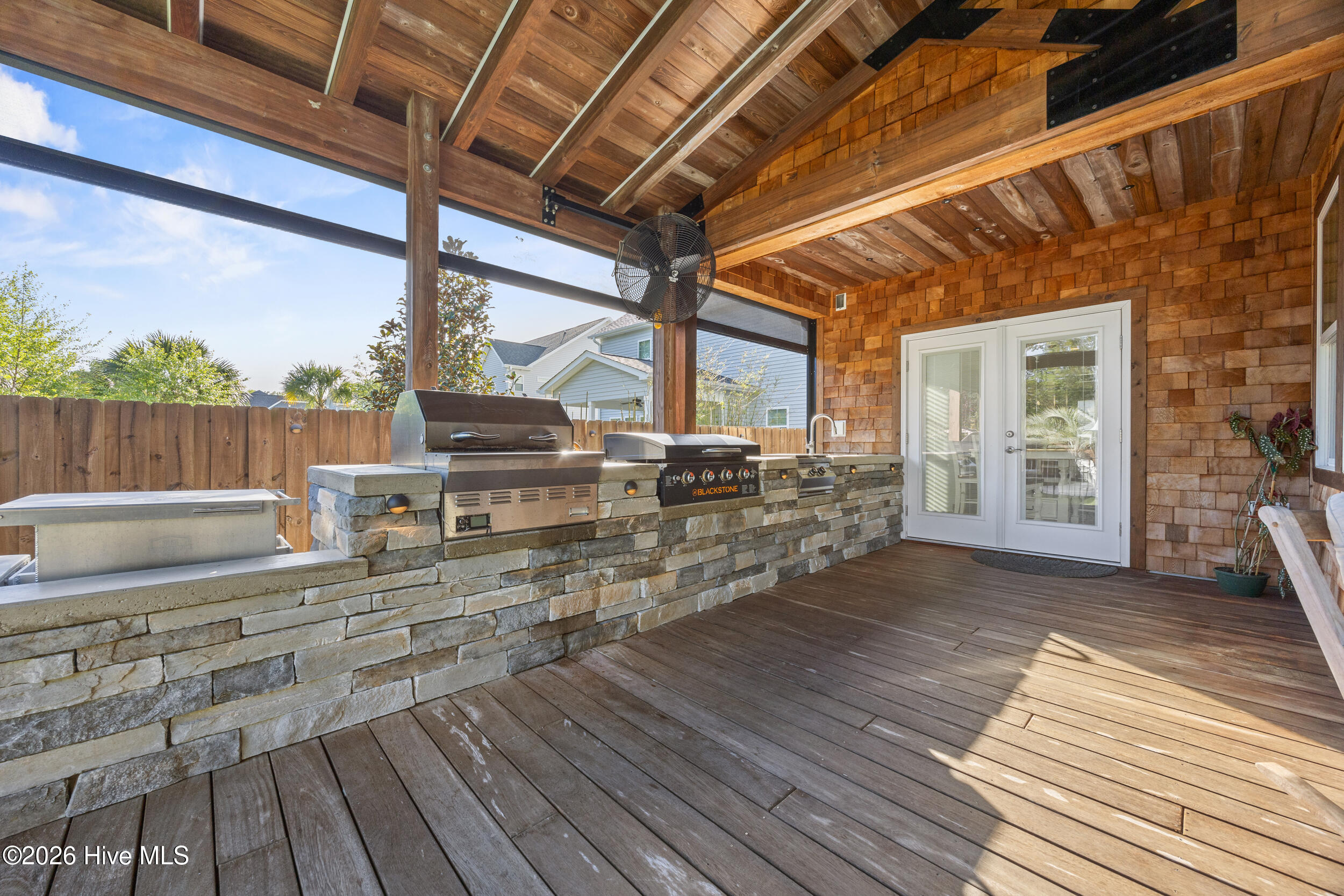 100566940 | Photo 60