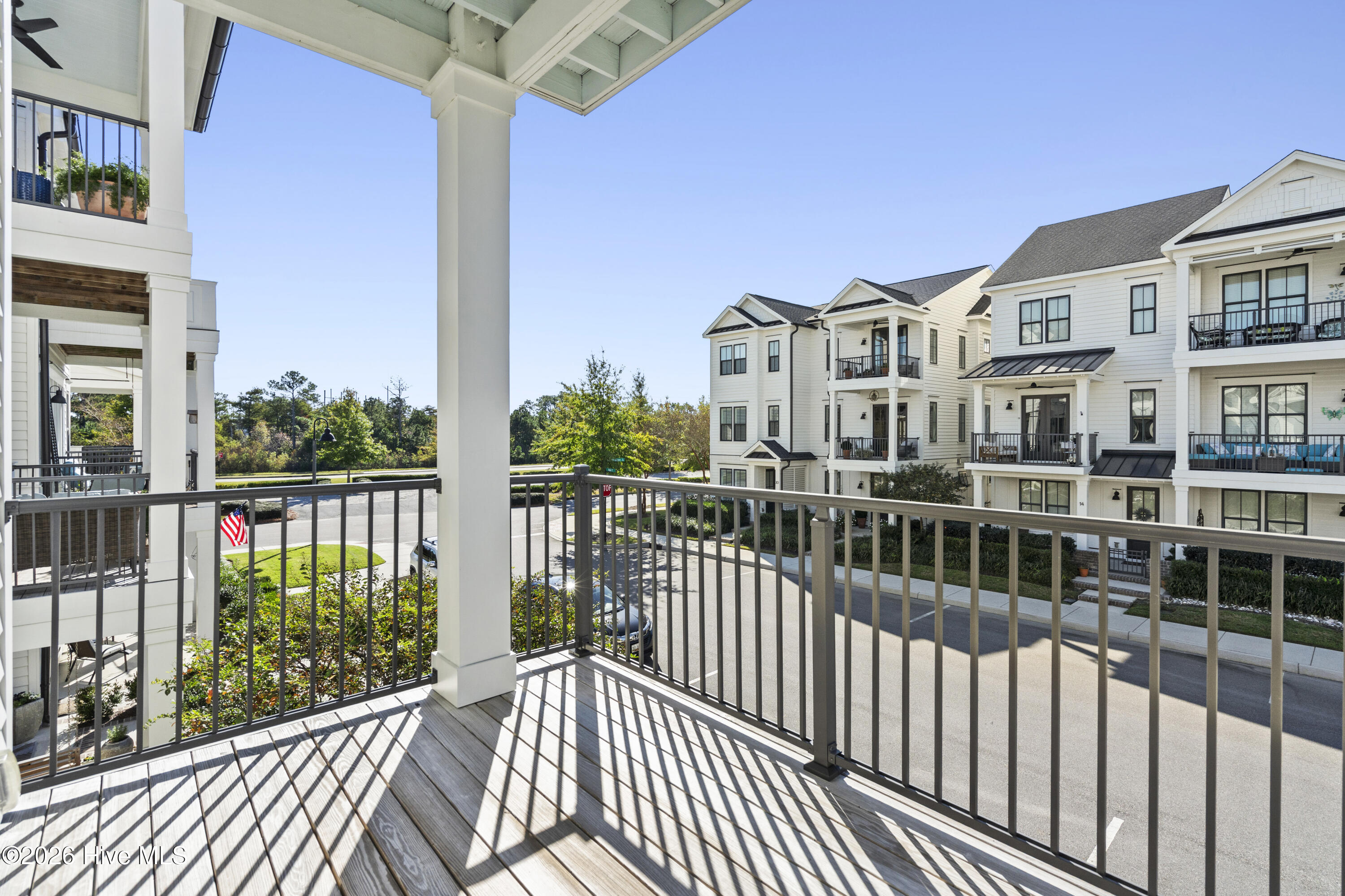 100554242 | Photo 40