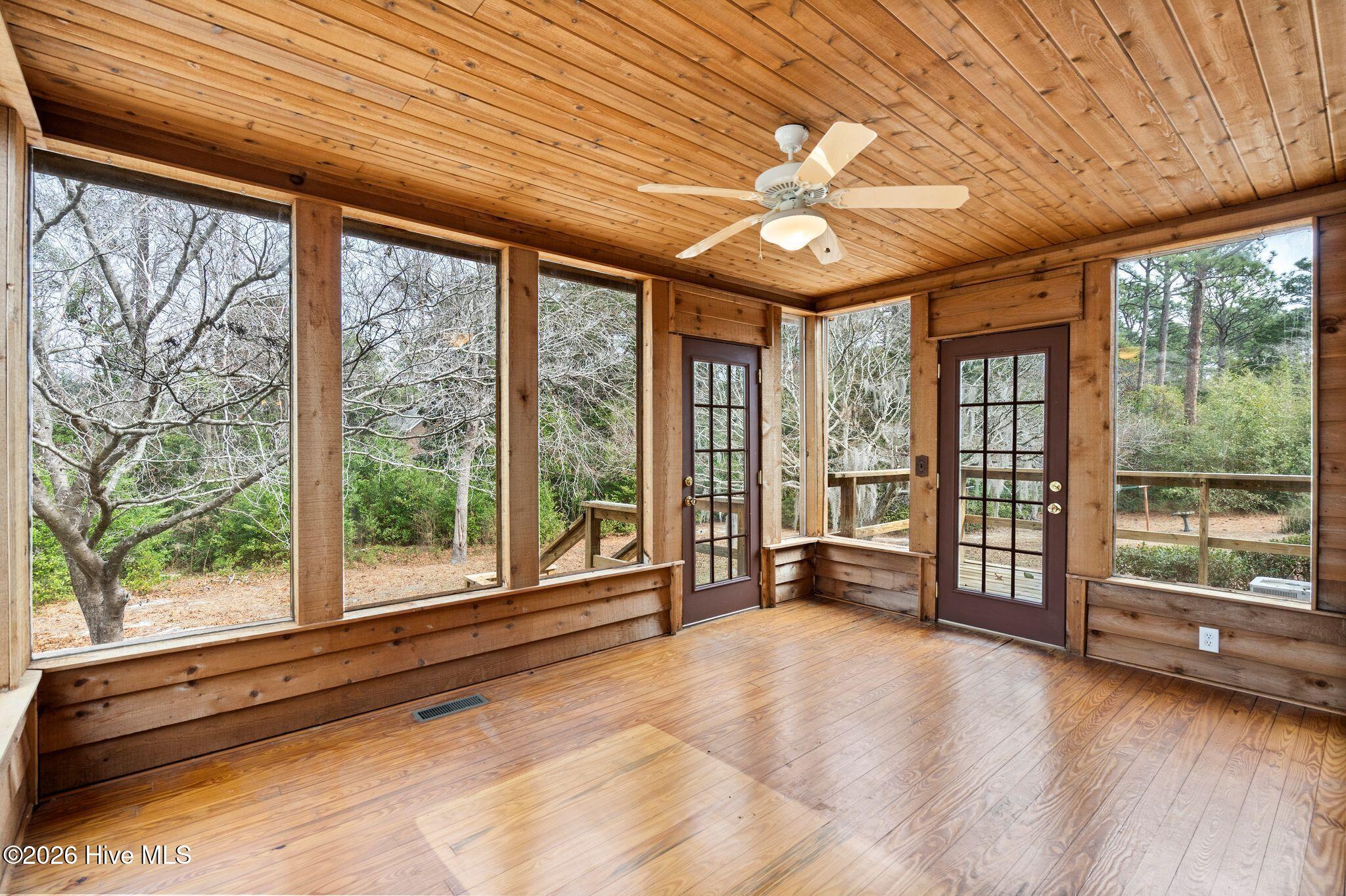 100555910 | Photo 42