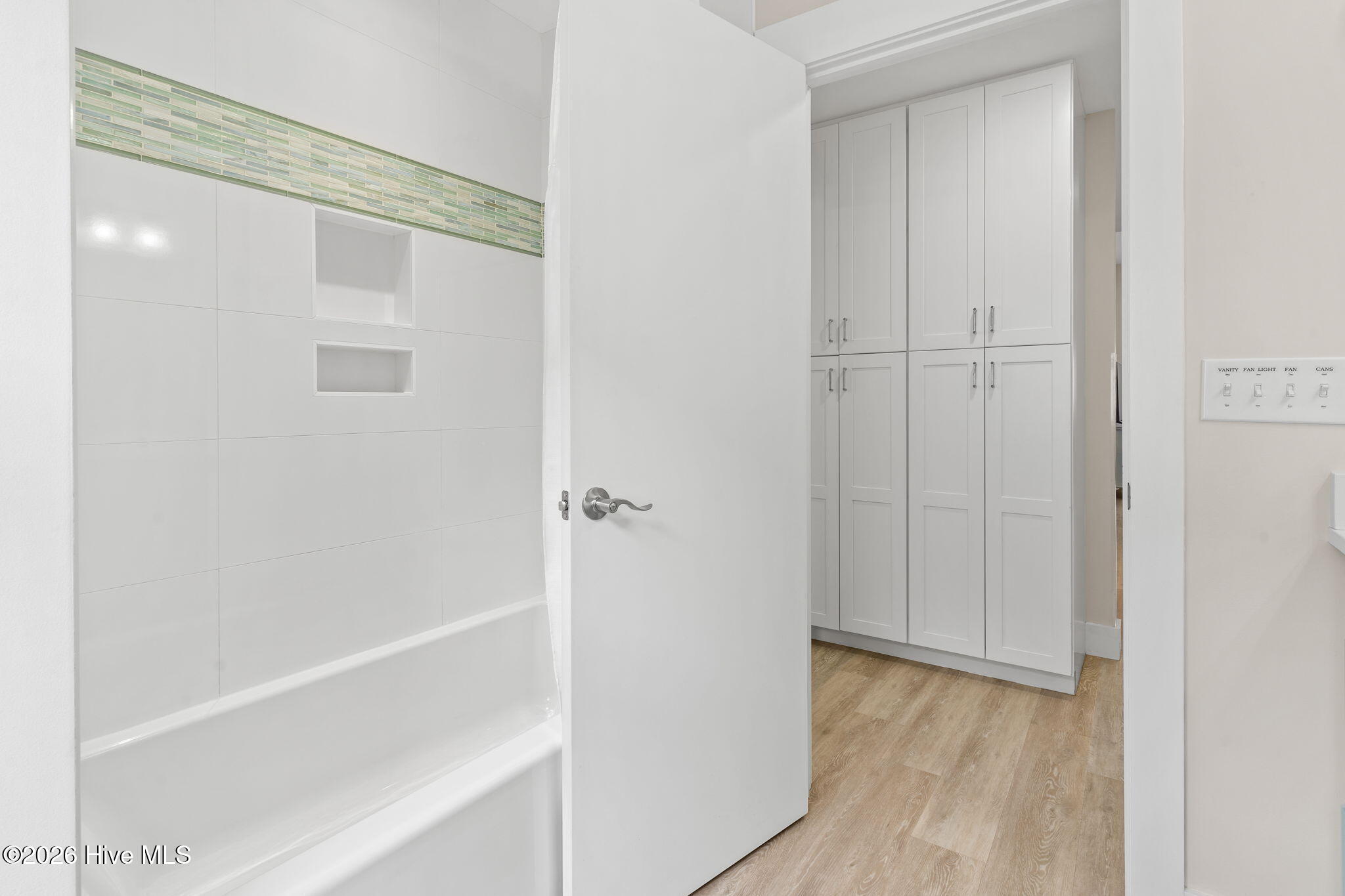 100562646 | Photo 33