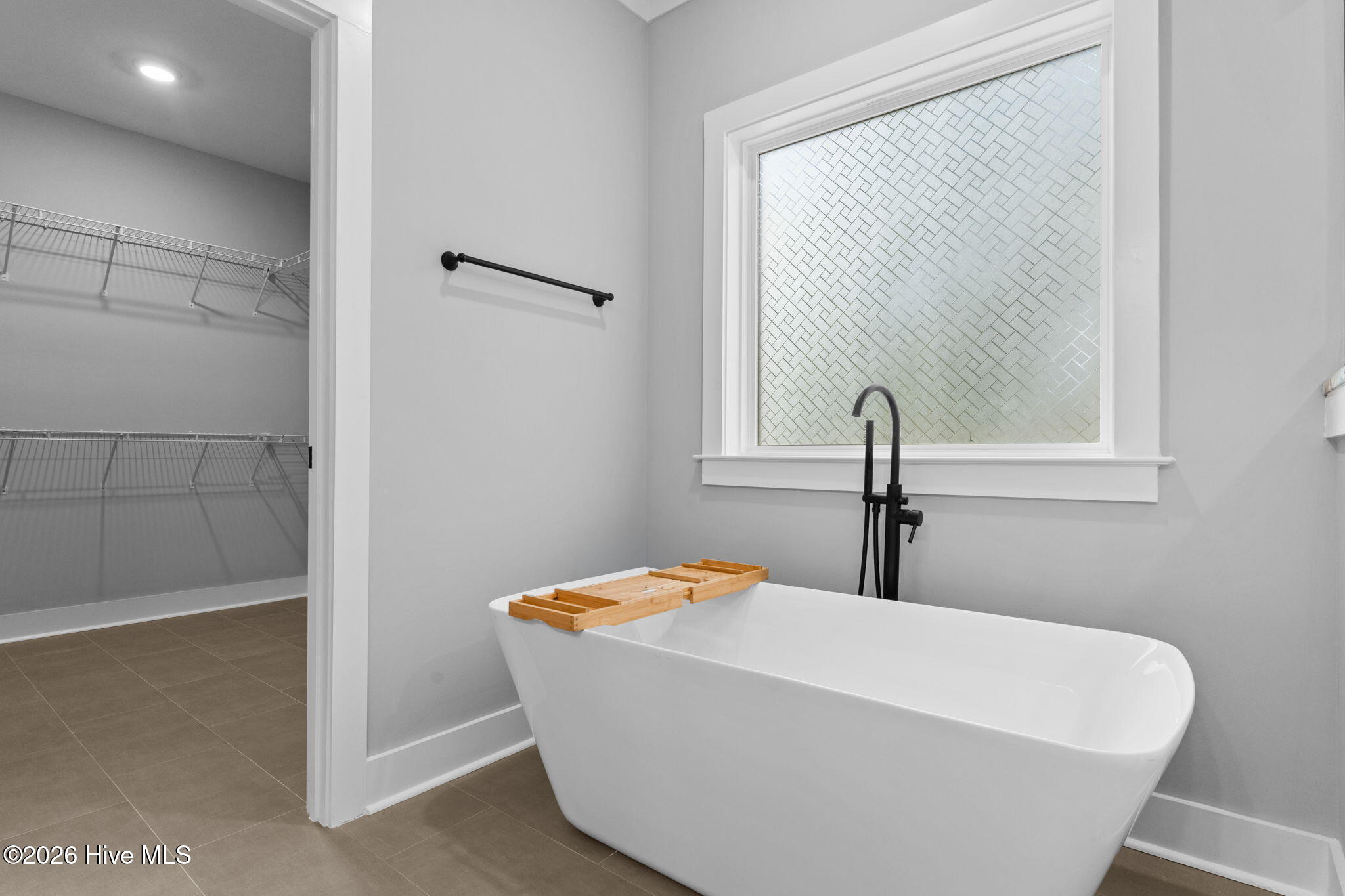 100557701 | Photo 28