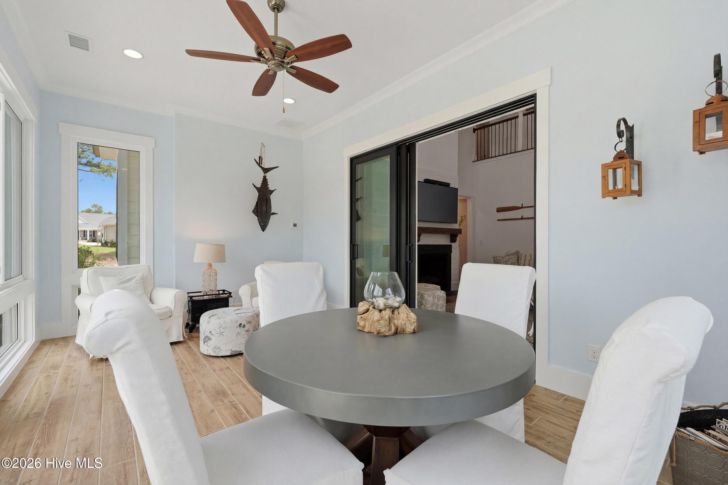 100563980 | Photo 31